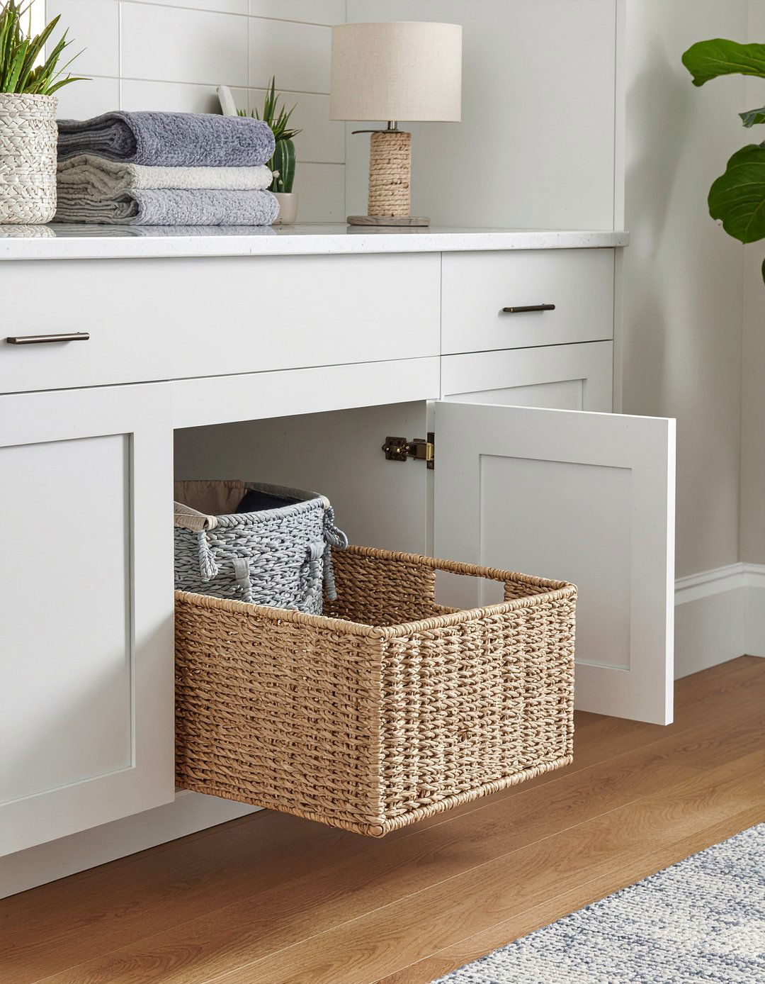 Built in laundry hamper - 30 bedroom built-in ideas
