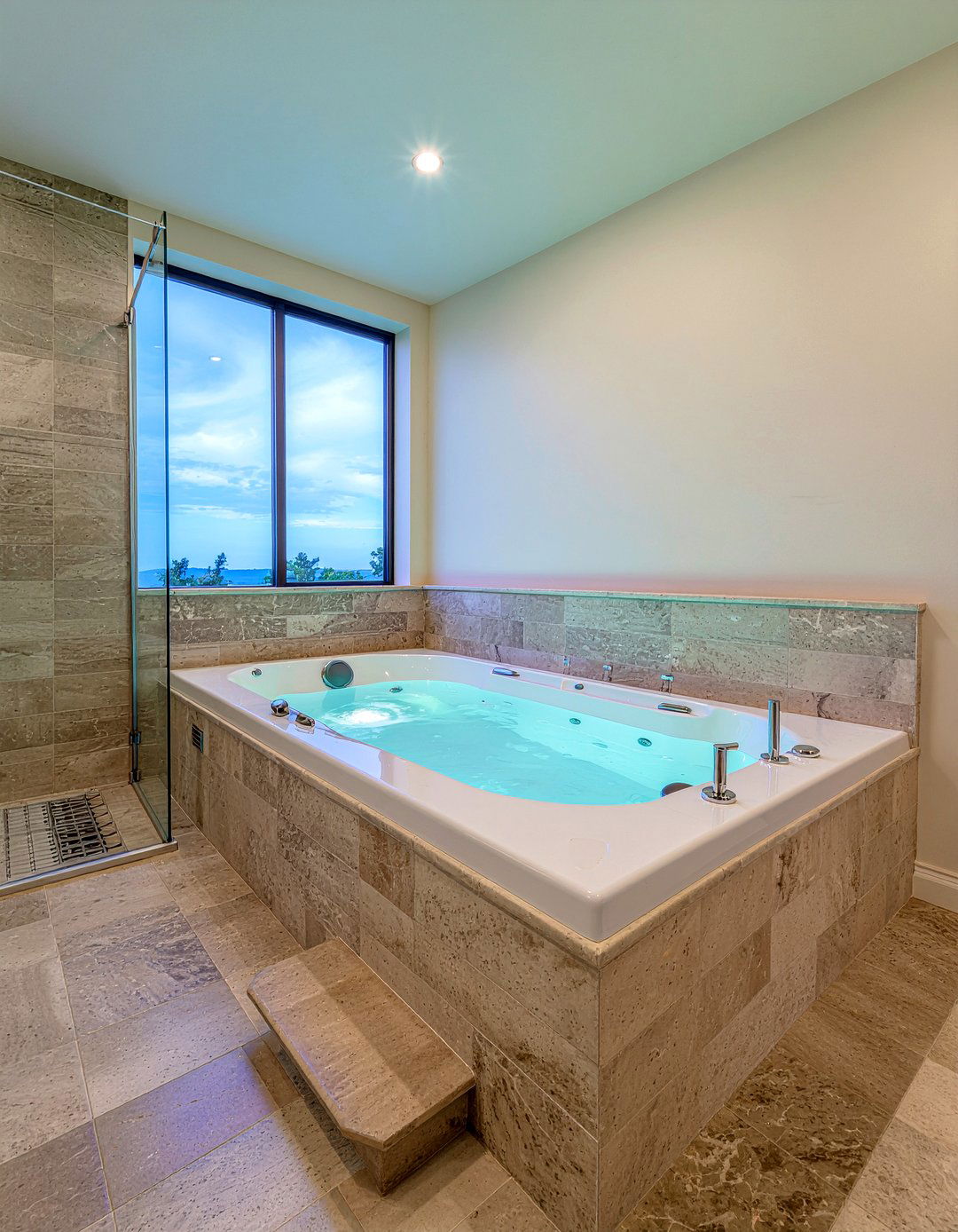 Built in whirlpool tub - 30 master bathroom tub ideas