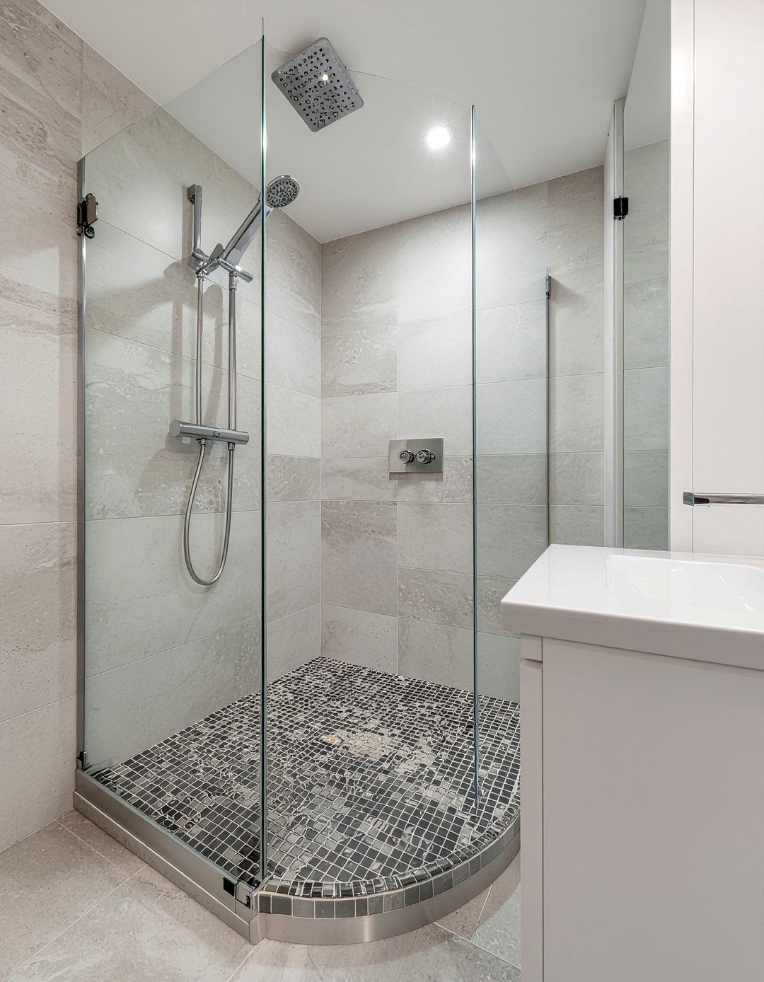 Bullnose Tile Trim Bathroom - 30 bathroom molding ideas