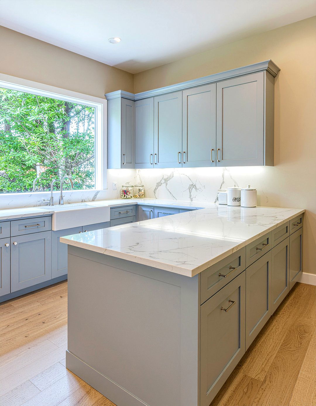 Butler Pantry Marble Countertop - 30 kitchen butler's pantry ideas