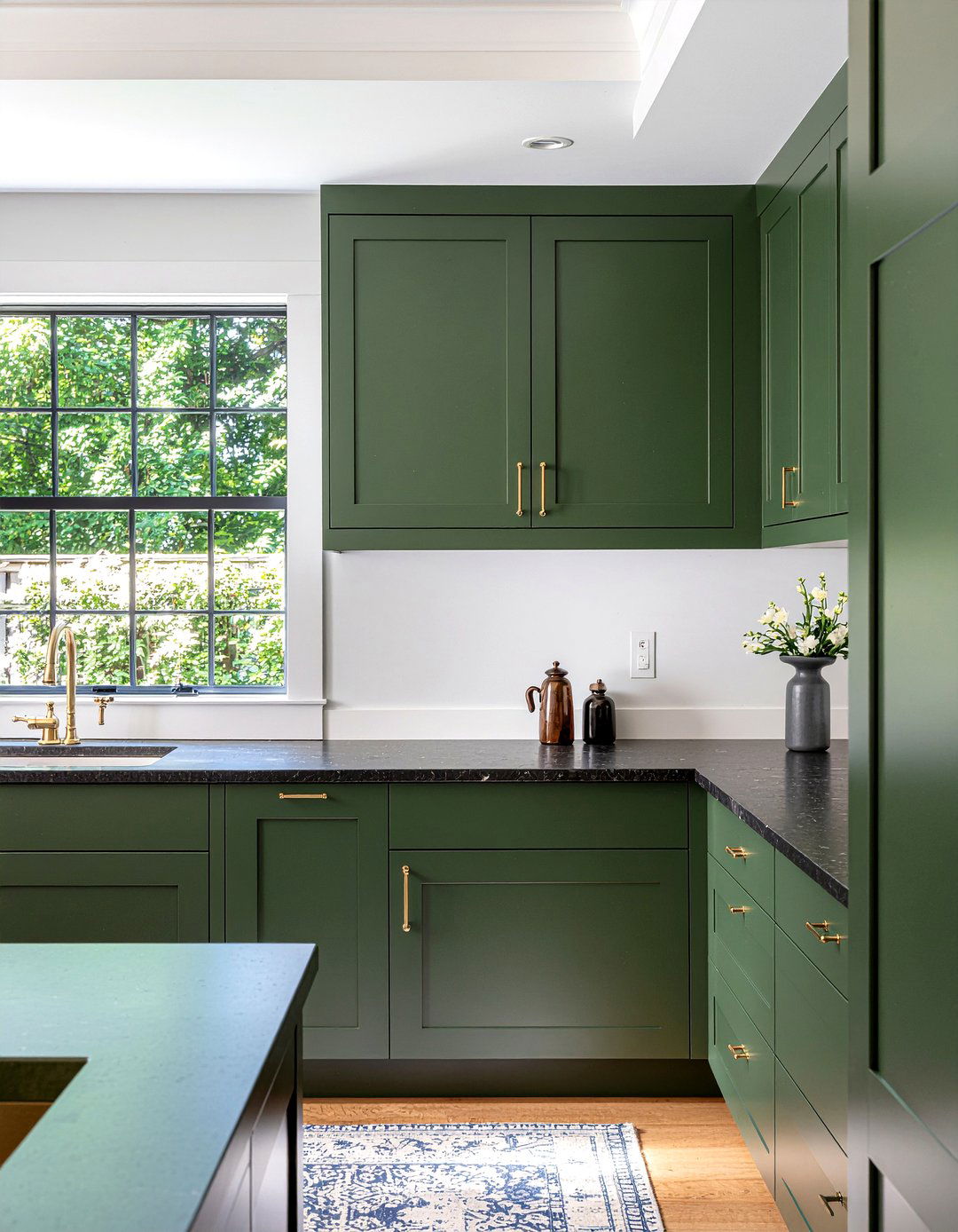 Butlers Pantry With Brass Hardware - 30 butler's pantry dining room ideas