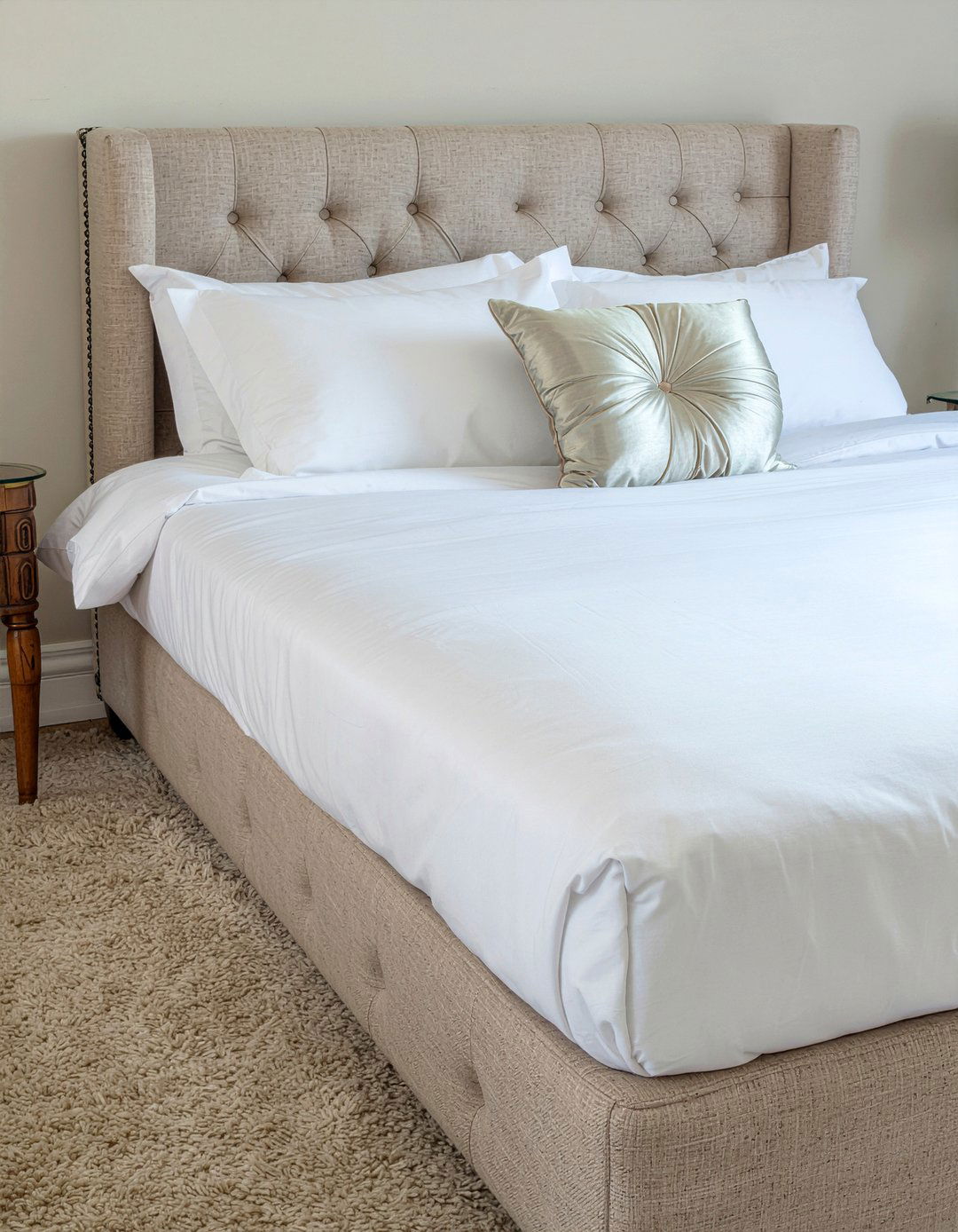 Button tufted daybed - 30 bedroom daybed ideas