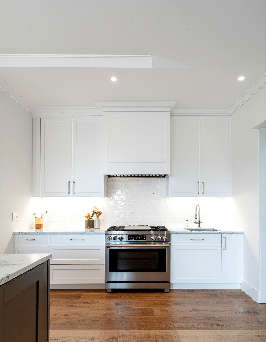 Cabinet Crown Molding - 30 kitchen facelift ideas