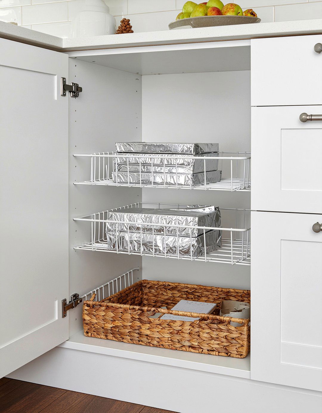 Cabinet Door Organizer - 30 organized kitchen ideas