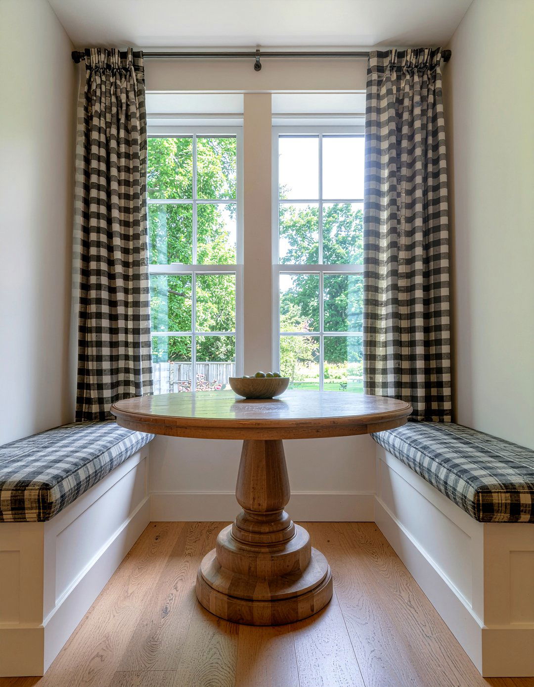 Cafe Curtains - 30 dining room window treatment ideas