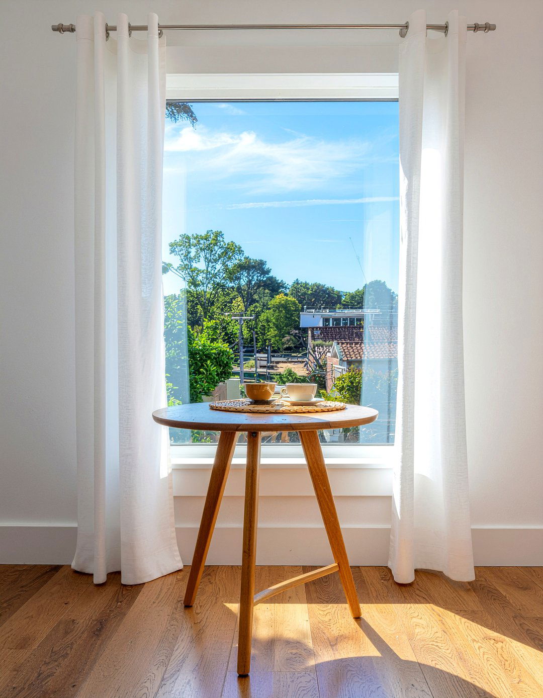 Cafe style sheer curtains - 30 sheer curtain dining room ideas