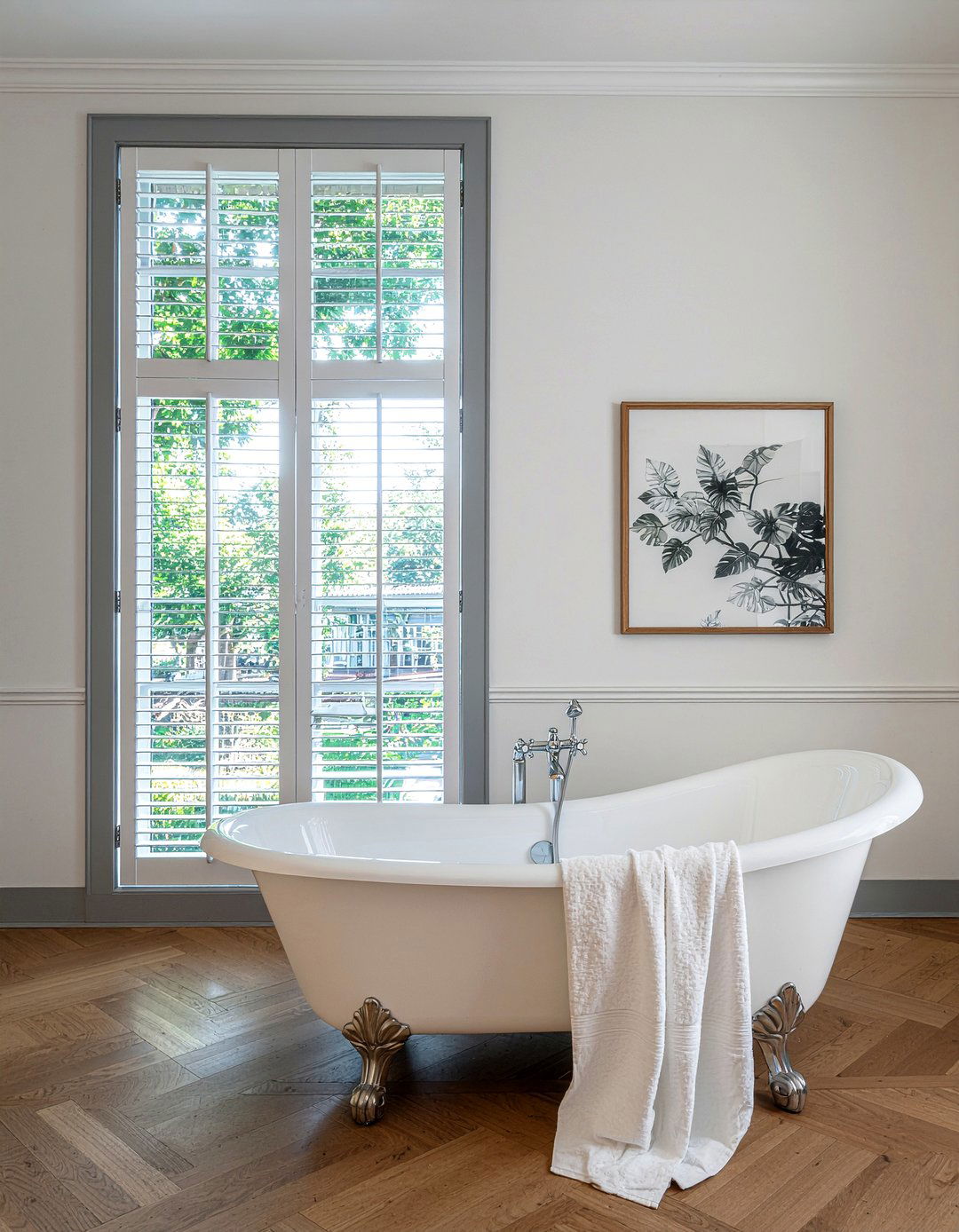 Cafe style shutters - 30 bathroom shutter ideas