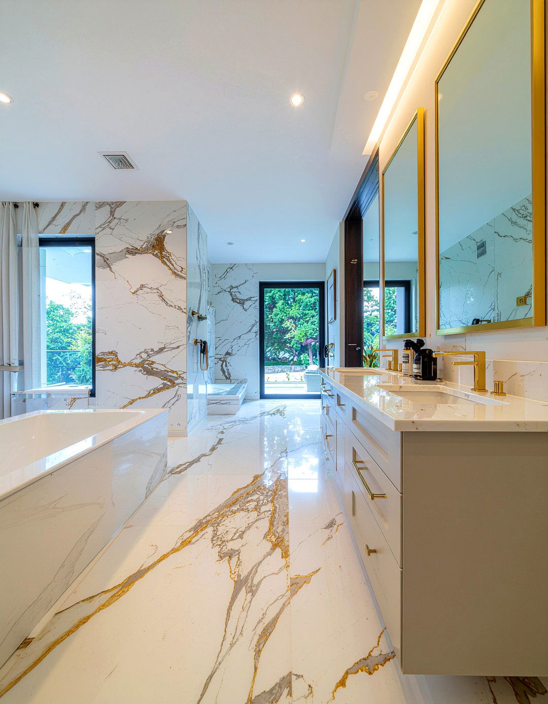 Calacatta gold tile - 30 bathroom tile ideas