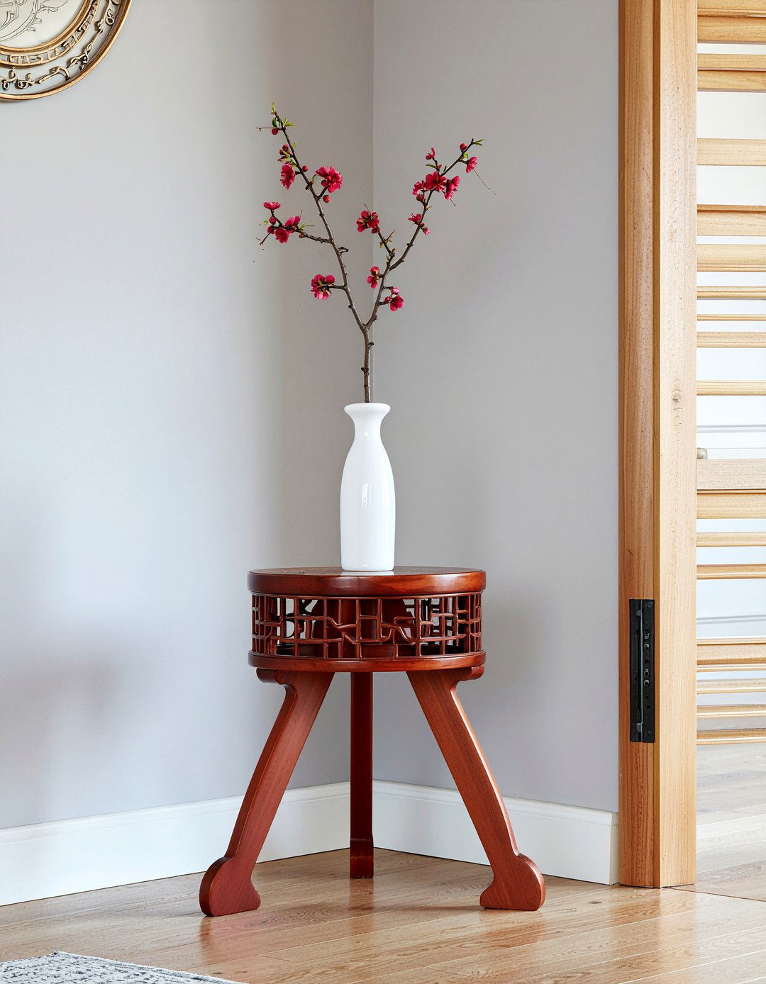 Calligraphy Art Stand - 30 living room Chinese furniture ideas