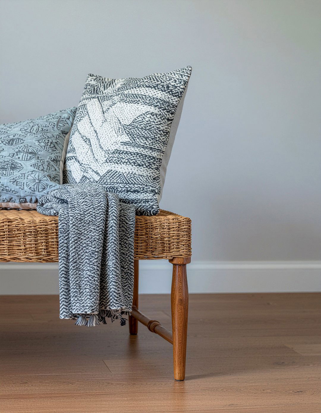 Cane Bench - 30 cane bedroom ideas