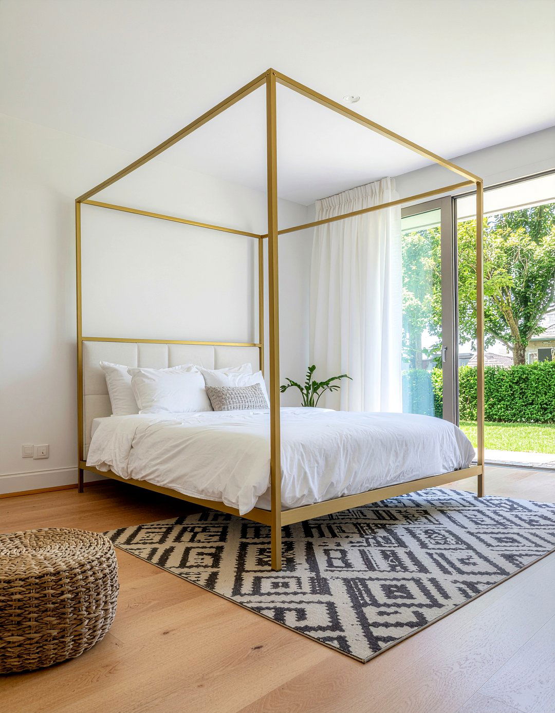 Canopy Bed Bedroom - 30 modern glam bedroom ideas