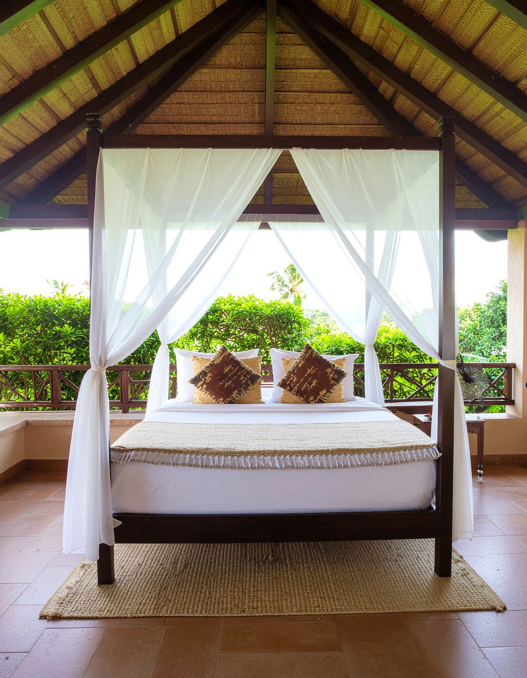 Canopy Bed With Mosquito Netting - 30 safari bedroom ideas