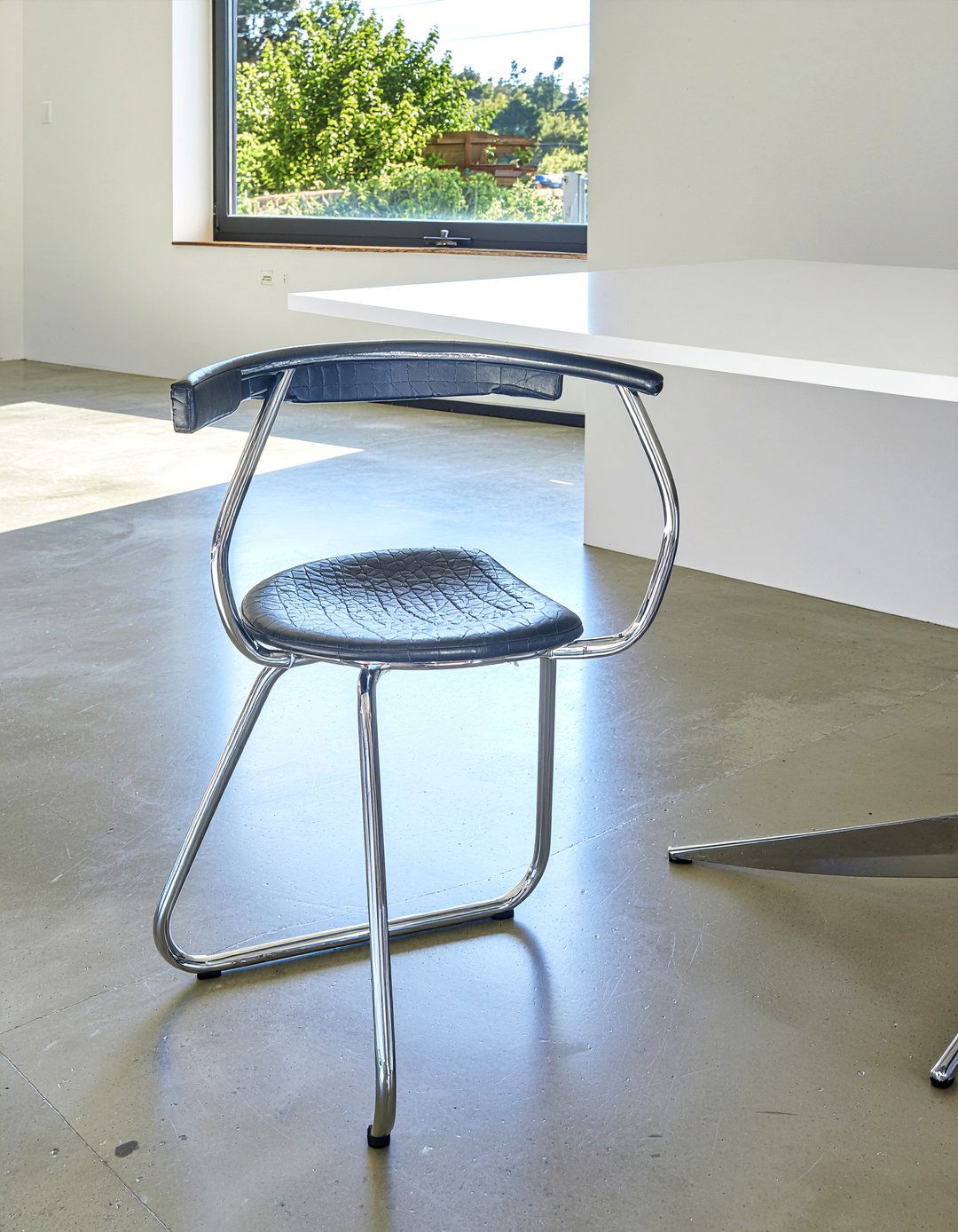 Cantilever Dining Chair - 30 dining room chair ideas