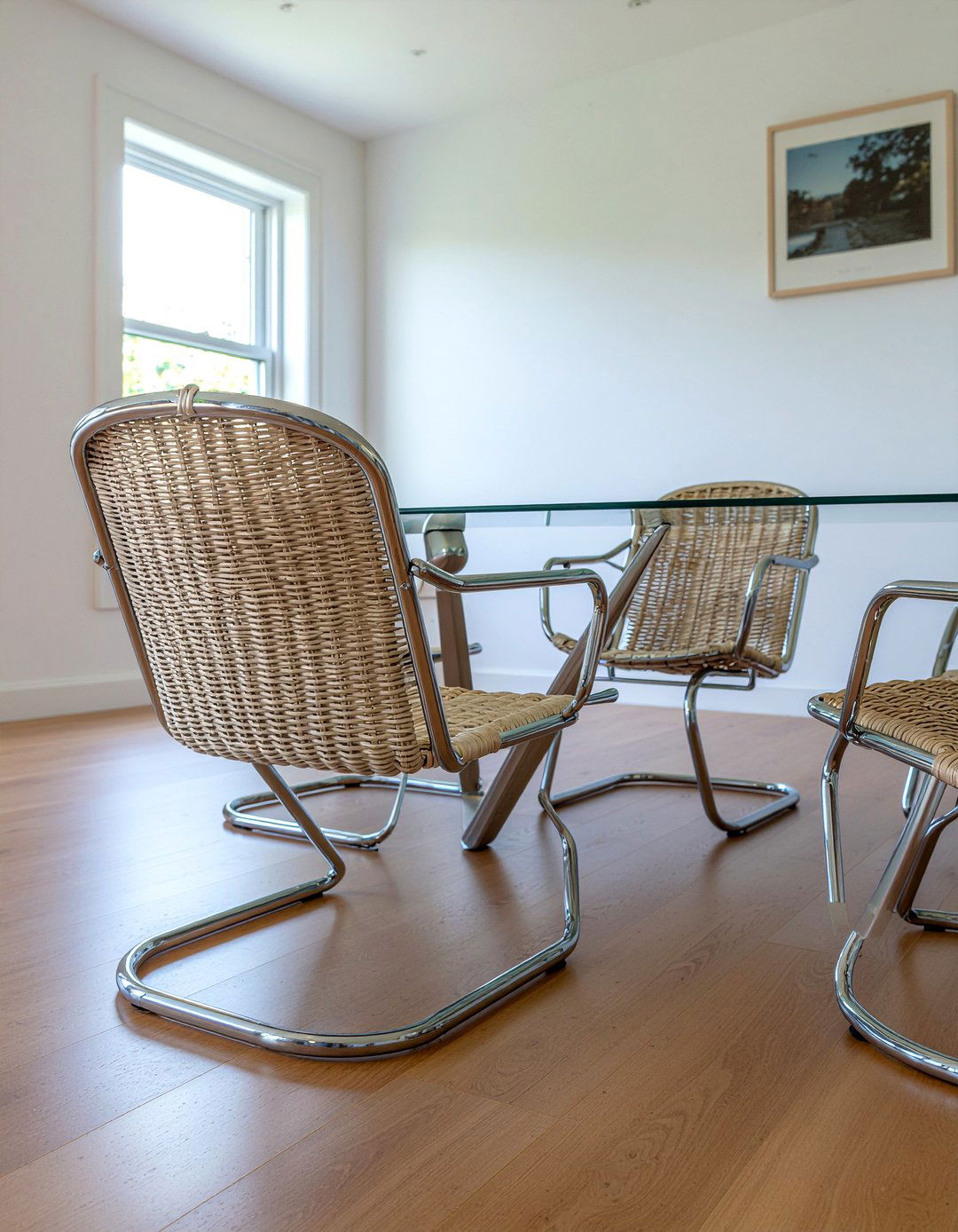 Cantilever Dining Chairs - 30 retro dining room ideas