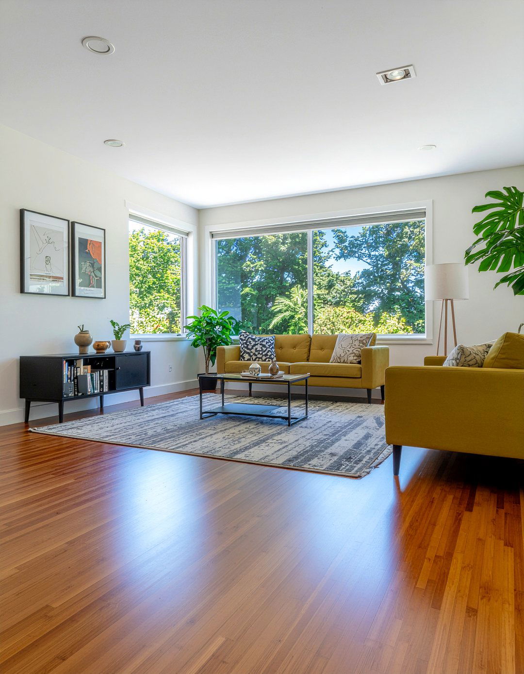 Caramel bamboo flooring - 30 living room bamboo flooring ideas