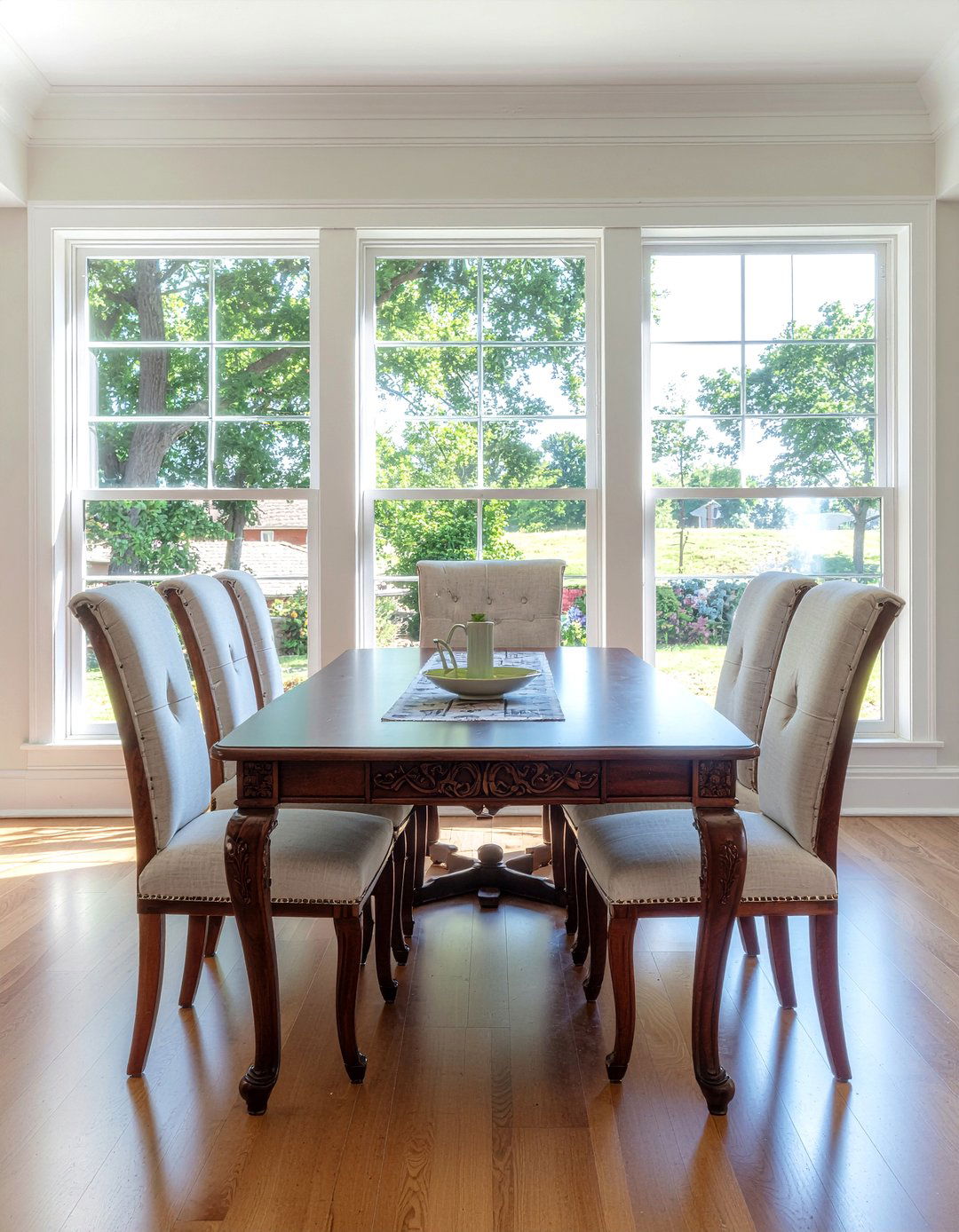 Carved Wood Dining Table - 30 Peruvian dining room ideas