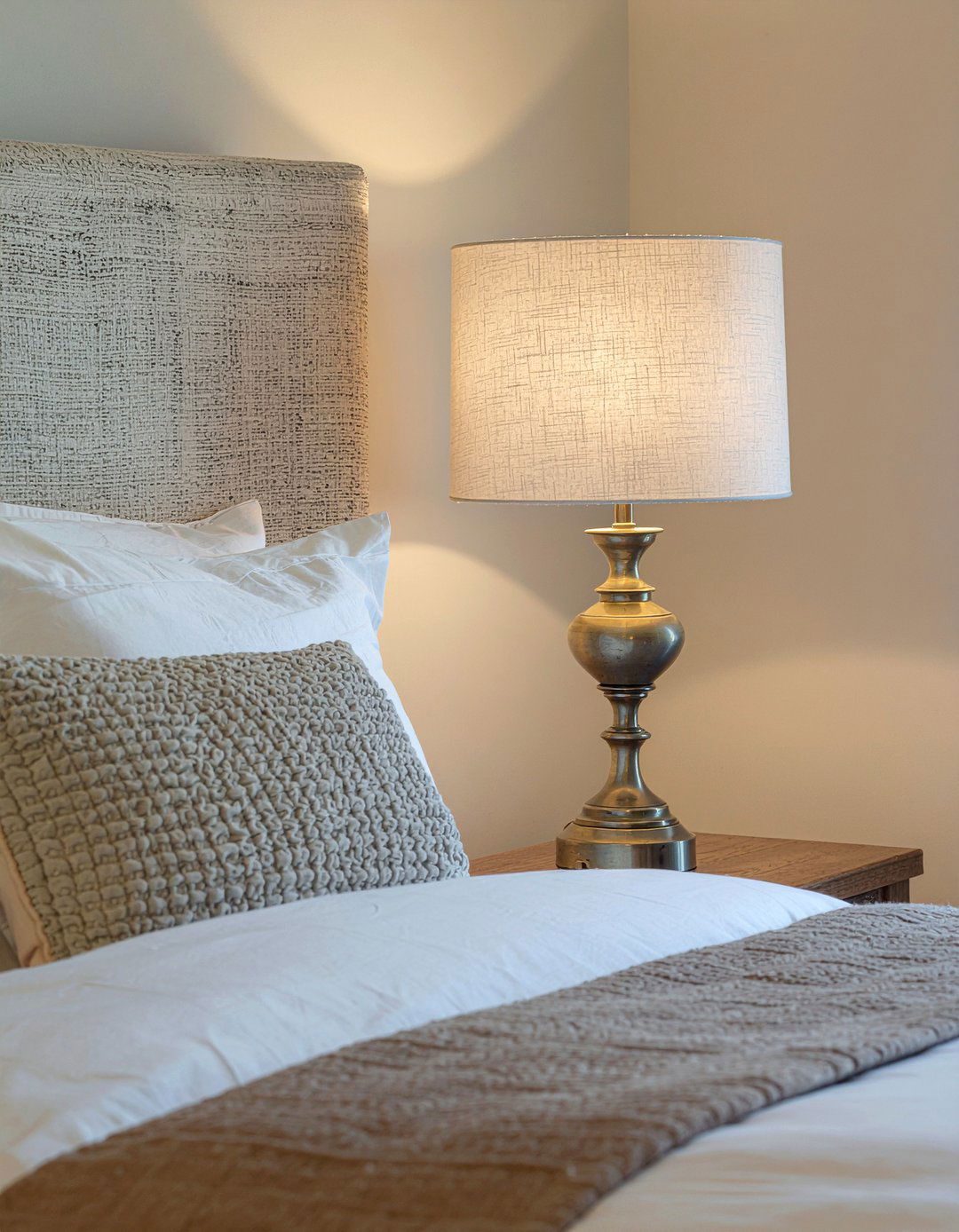 Cashmere lampshade - 30 cashmere bedroom ideas