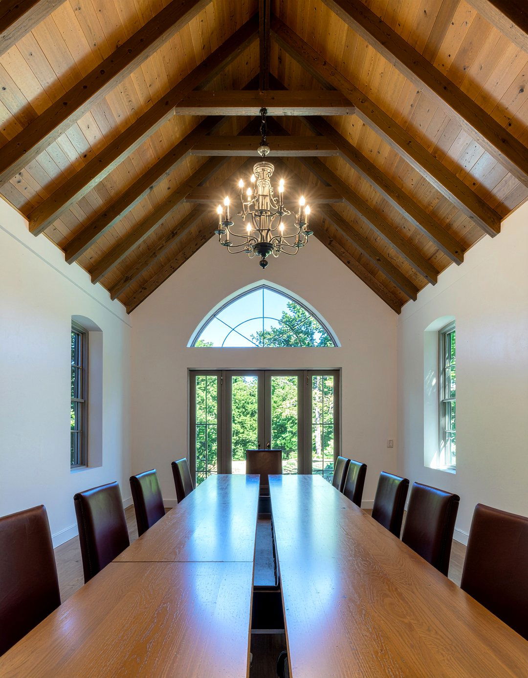 30 Rustic Dining Room Beamed Ceiling Ideas for Extra Charm