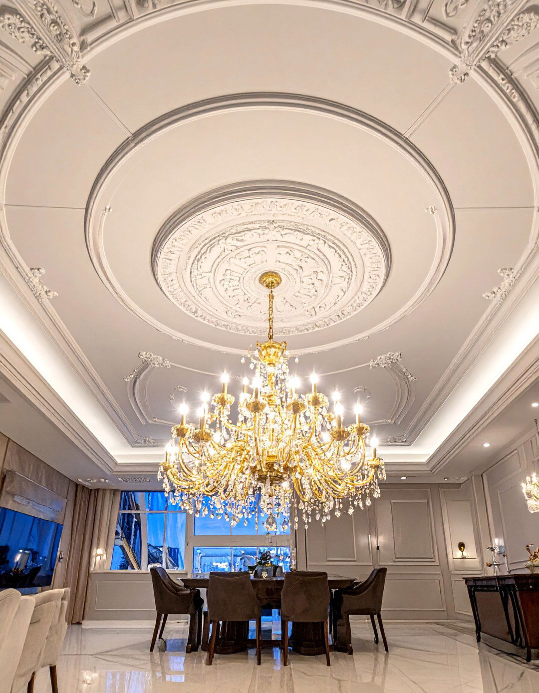 Ceiling Medallion Detail - 30 twilight dining room ideas