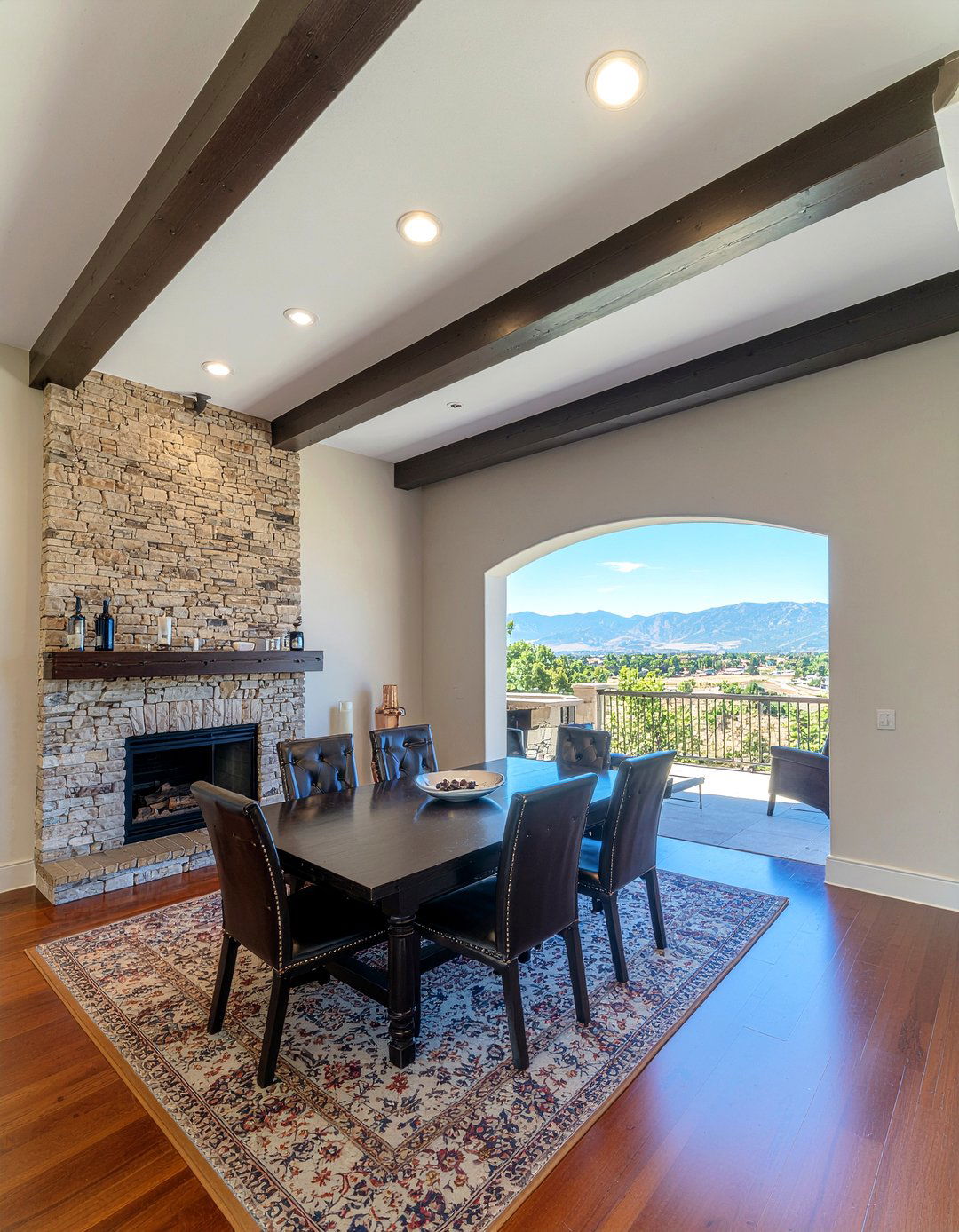 Ceiling Wood Beams - 30 dining room wishlist ideas