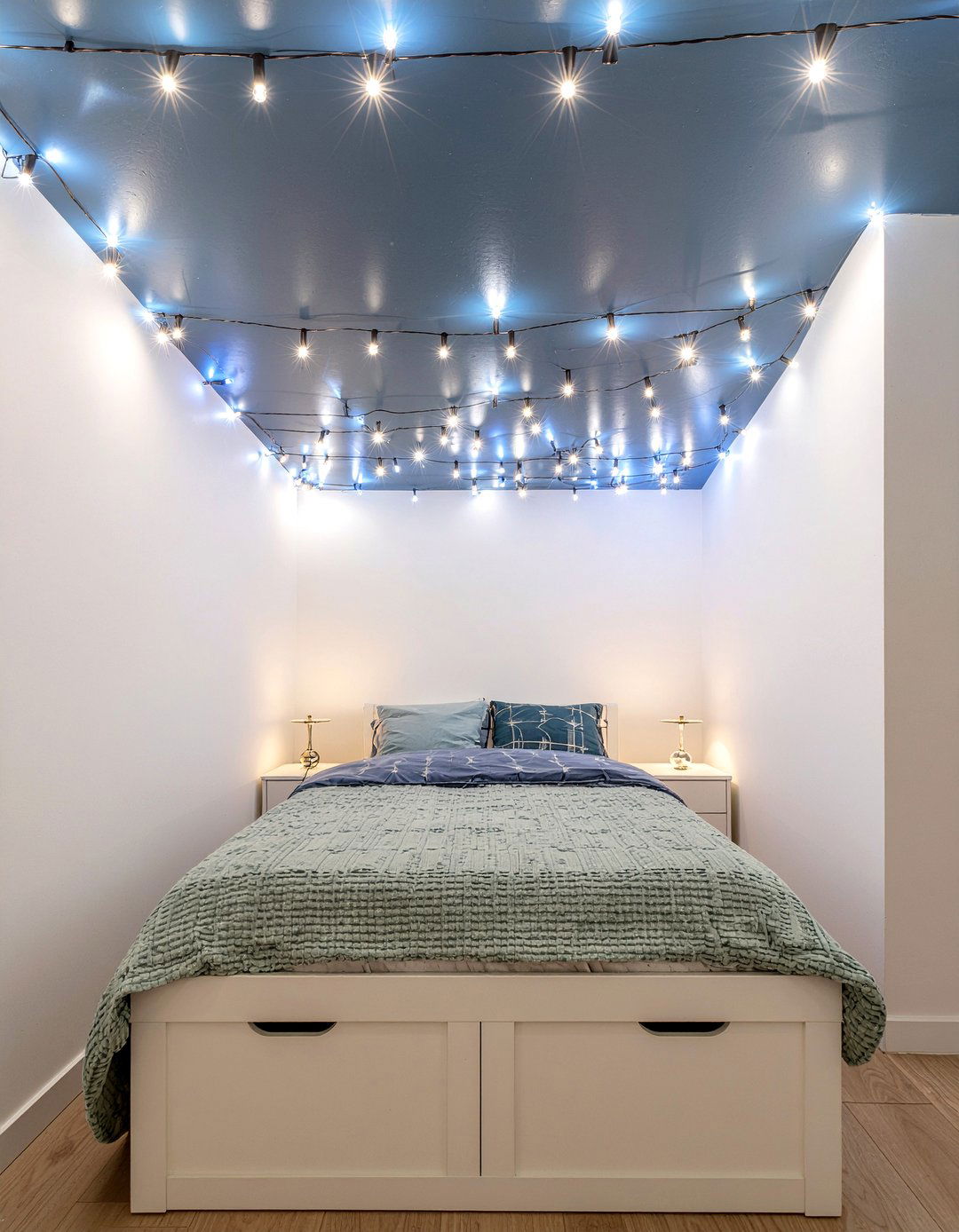 Ceiling fairy lights - 30 bedroom fairy lights ideas