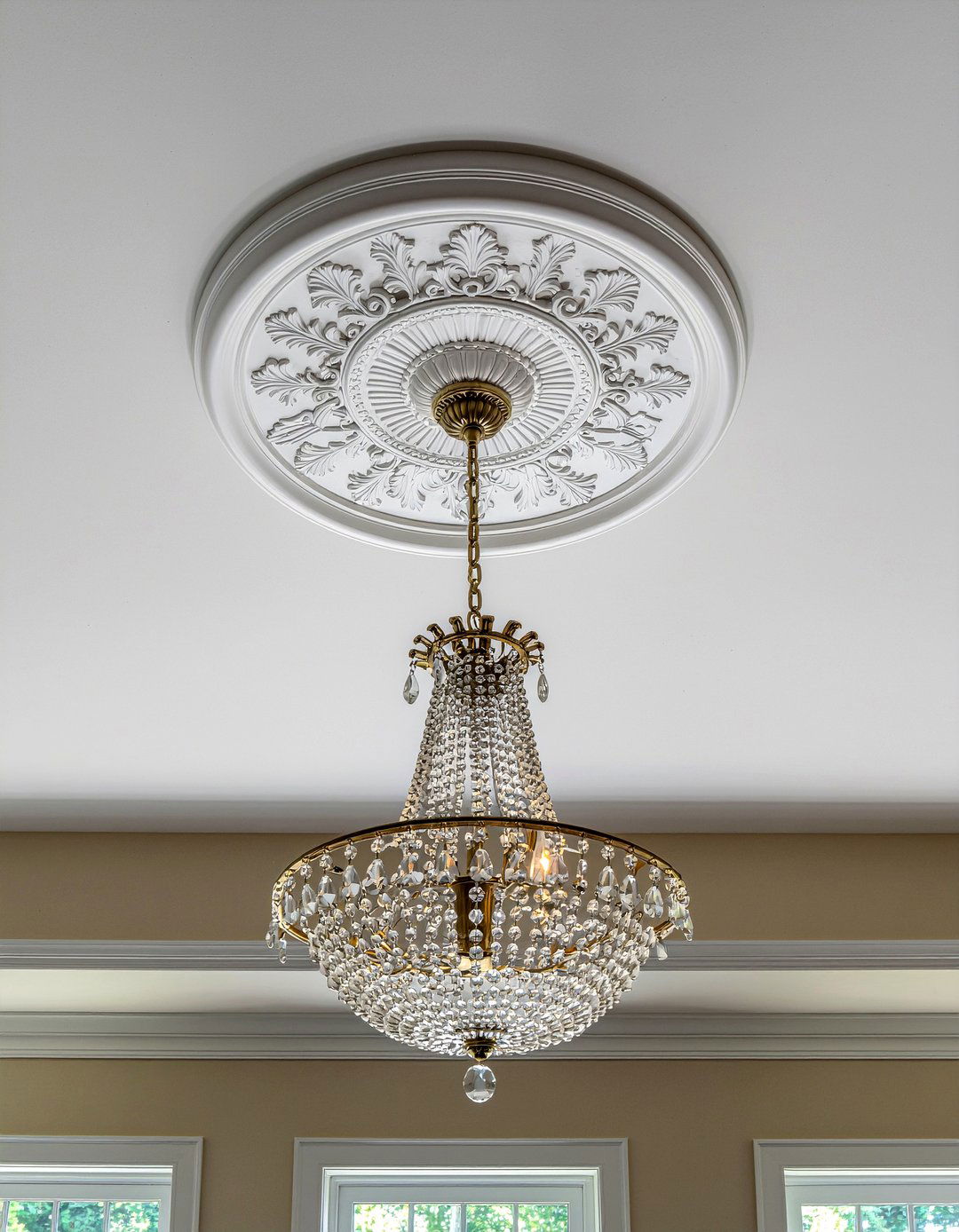 Ceiling medallion - 30 living room ceiling update ideas