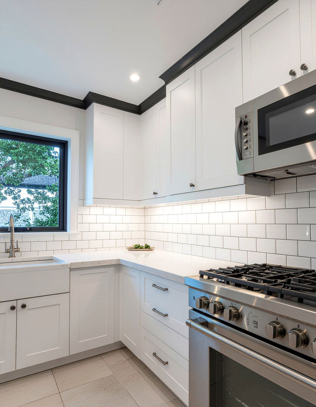 Ceramic And Chrome Kitchen - 30 kitchen material mixing ideas