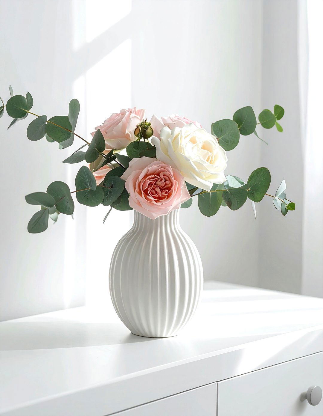 Ceramic Flower Vase - 30 chest of drawers decor ideas