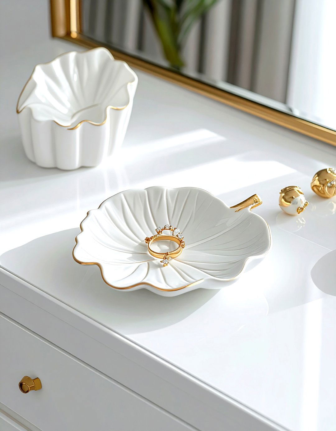 Ceramic Jewelry Dish - 30 ceramic decor ideas