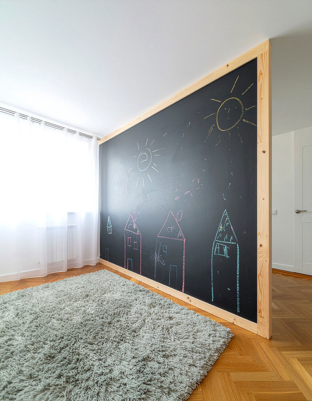Chalkboard Paint Wall - 30 toddler friendly living room ideas