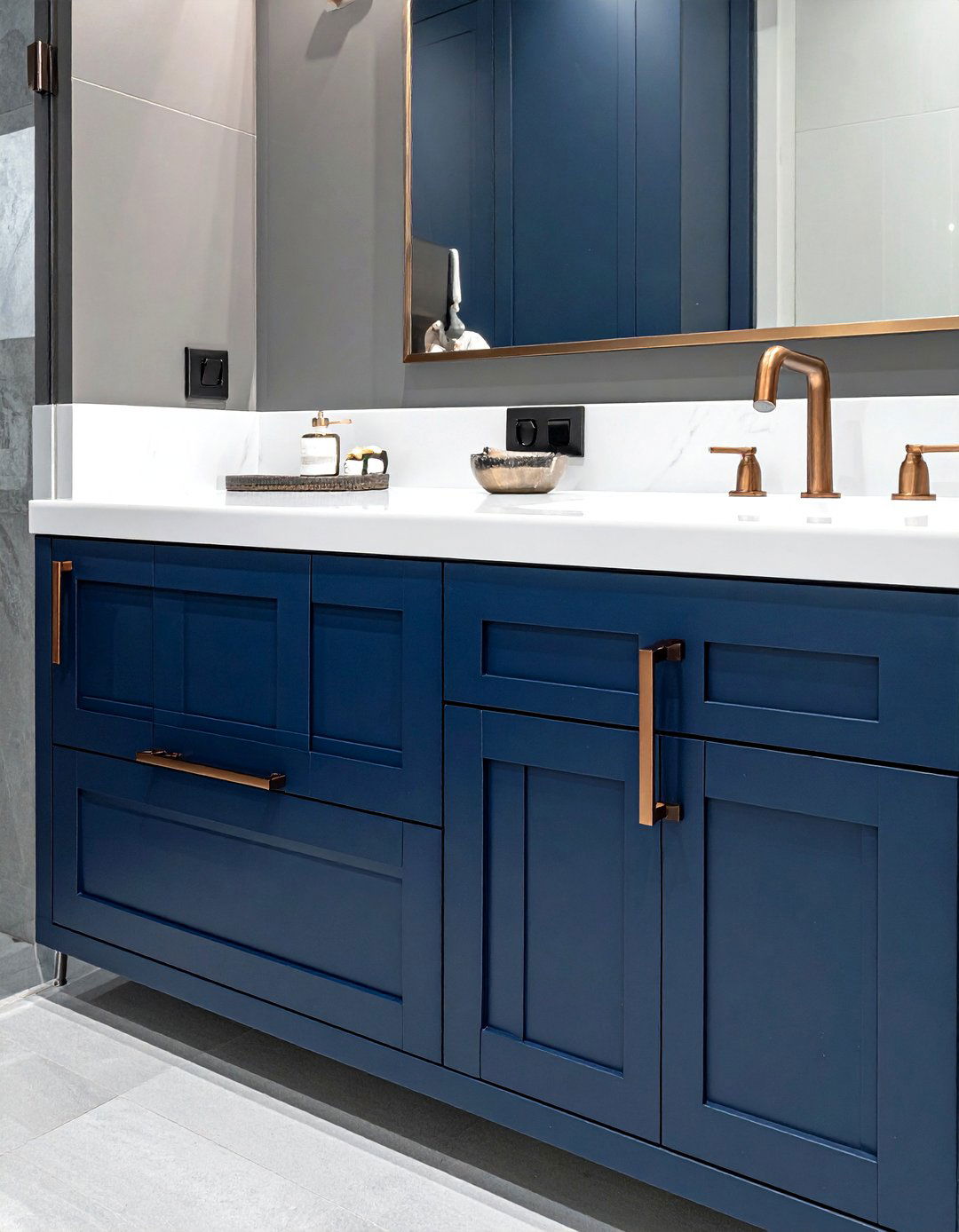 Champagne bronze hardware - 30 bronze bathroom ideas