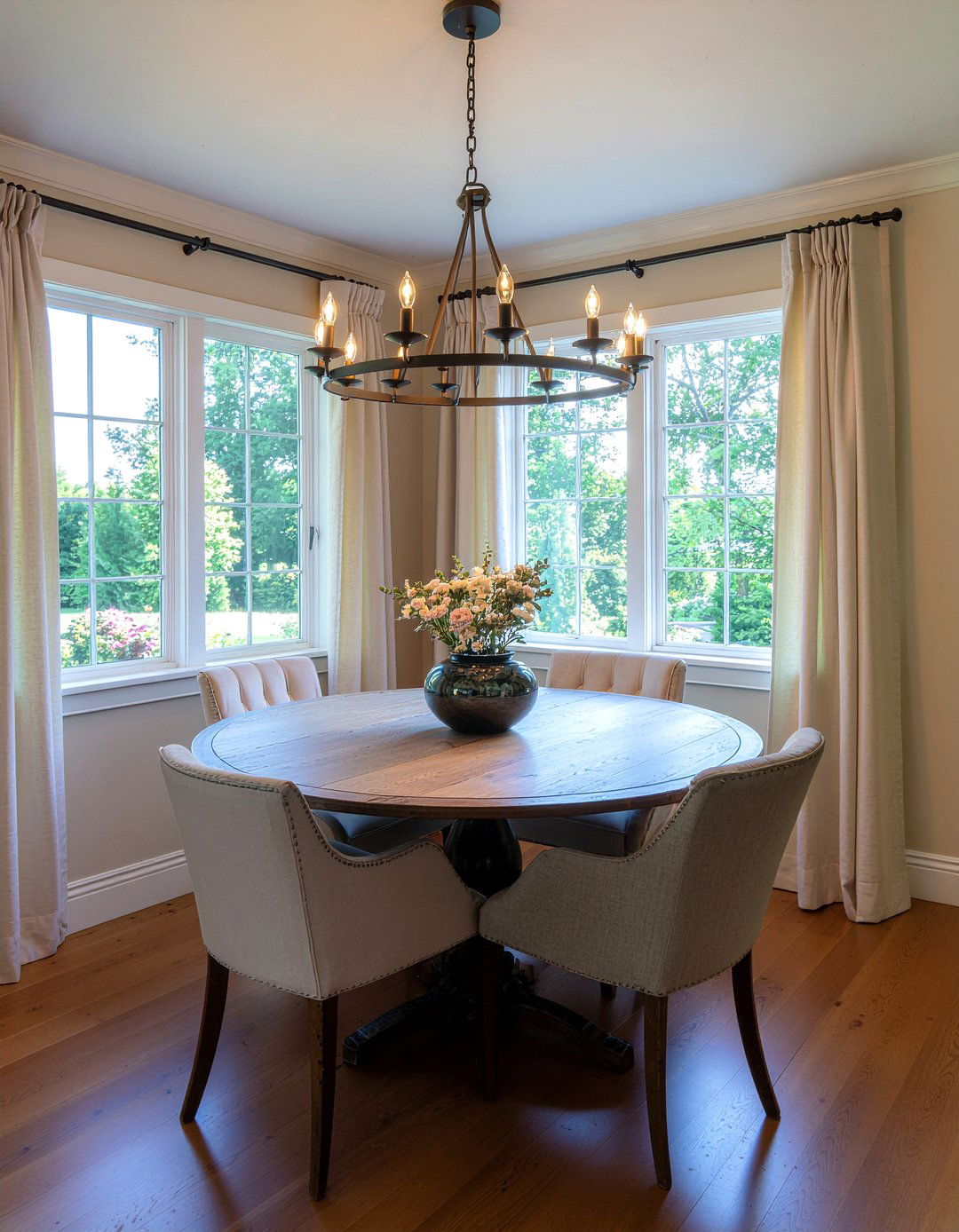 Chandelier Lighting - 30 rustic farmhouse dining room ideas