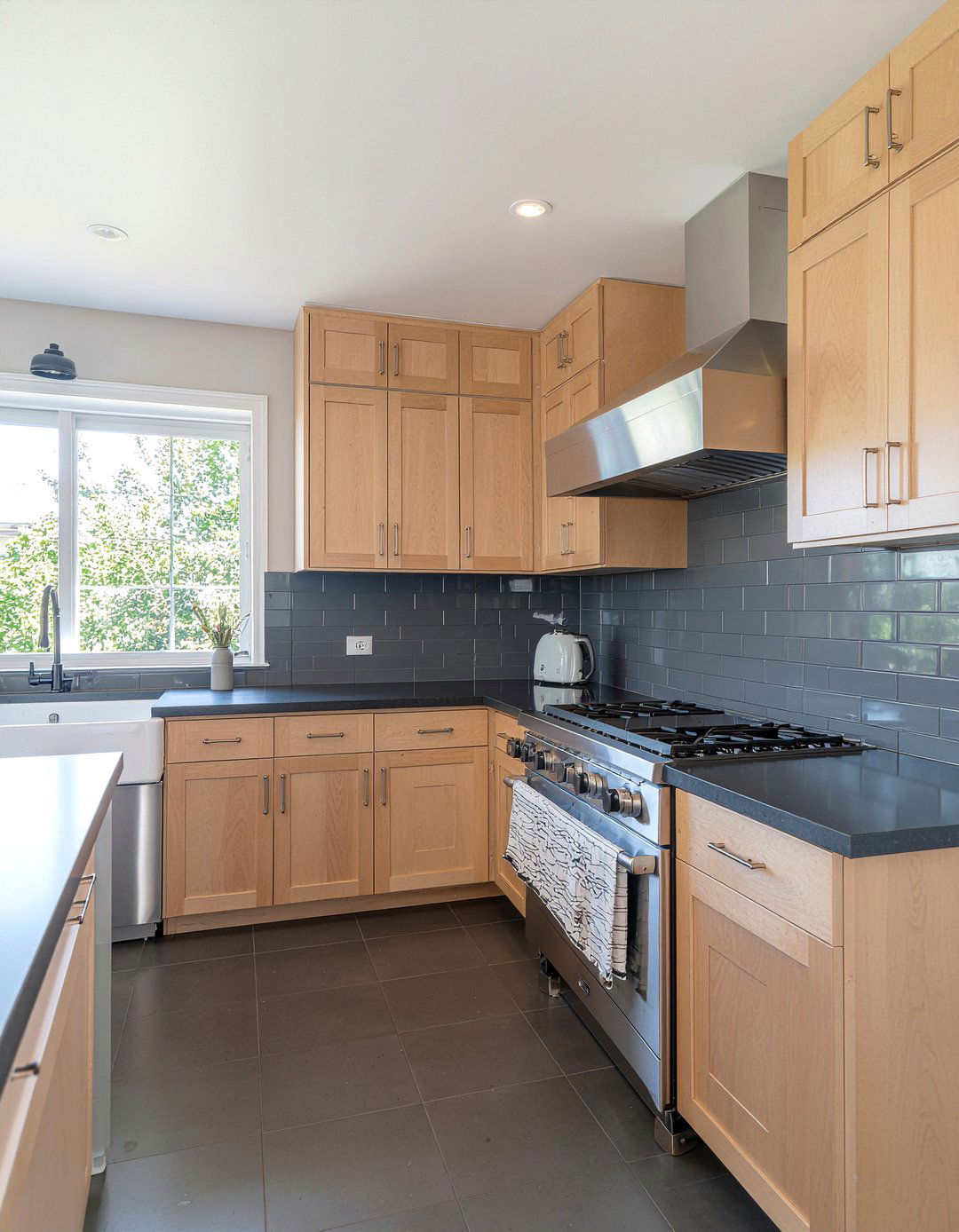 Charcoal kitchen subway tiles - 30 charcoal kitchen ideas