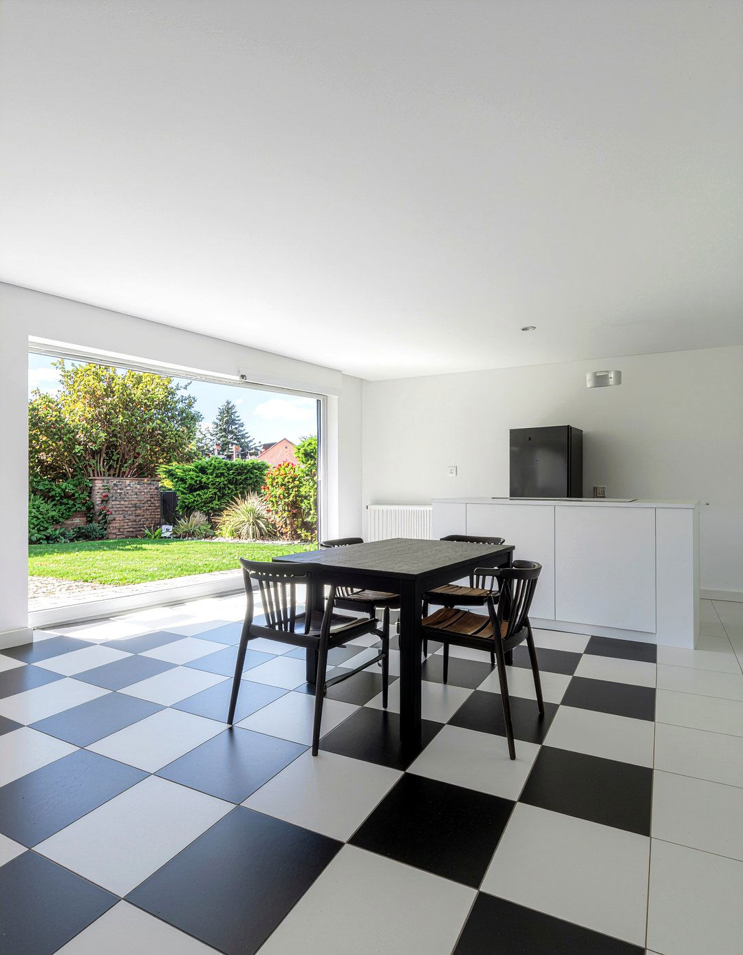 Checkerboard Pattern Tile Dining Room - 30 no rug dining room ideas