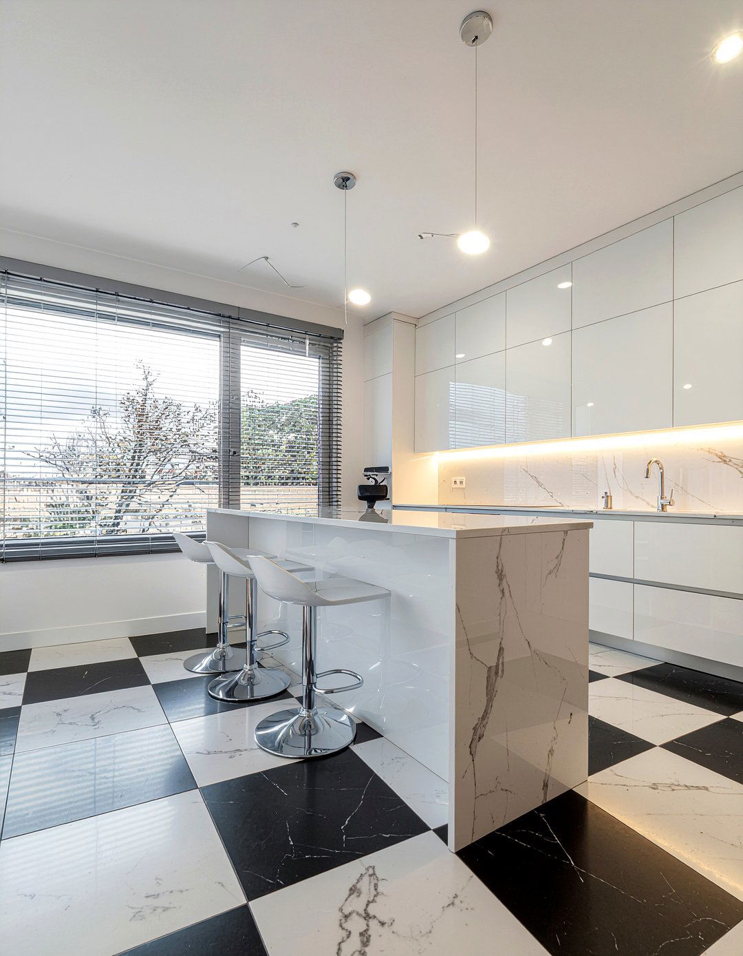 Checkerboard floor - 30 retro kitchen ideas