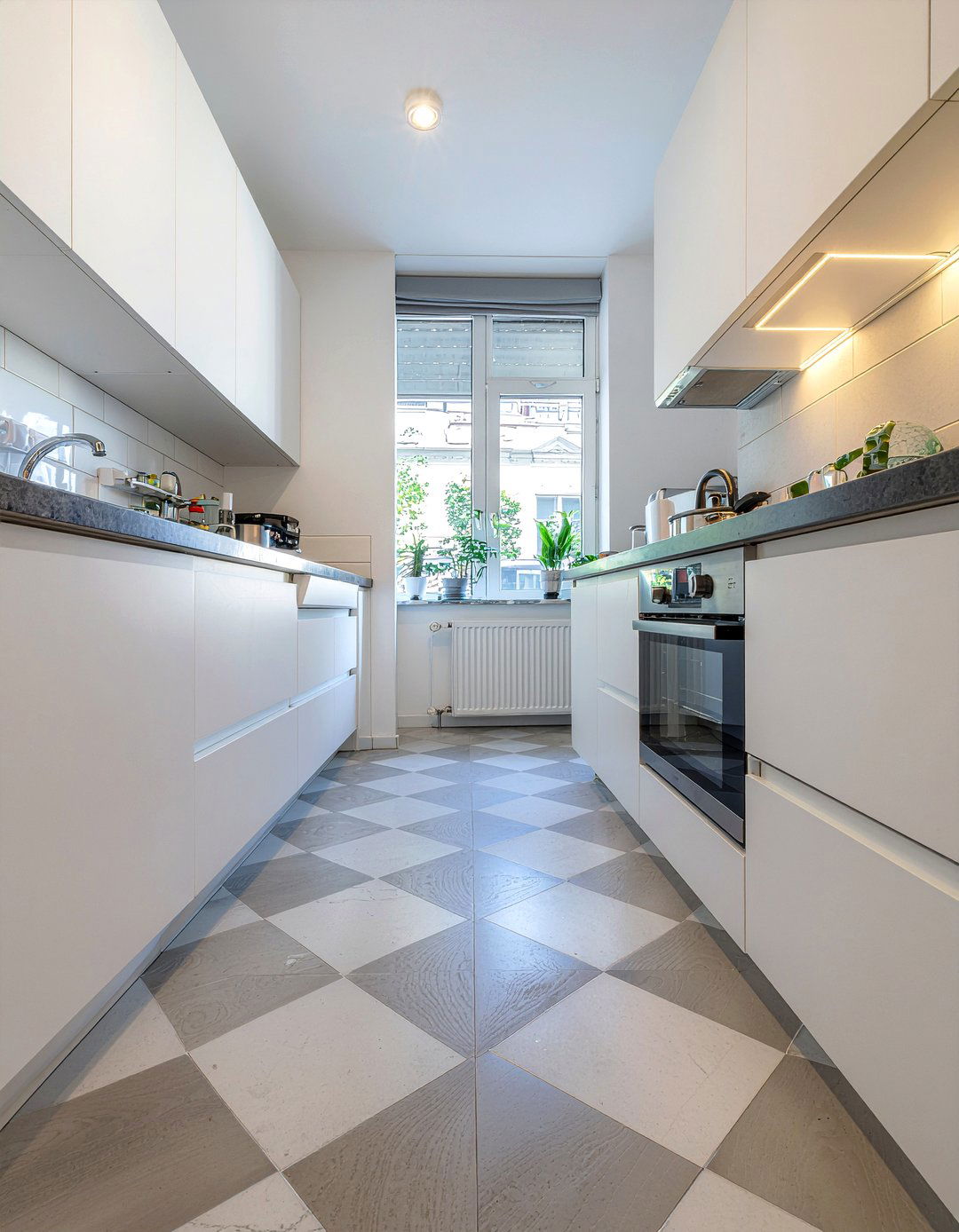 Checkerboard floor in small kitchen - 30 checkered floor kitchen ideas