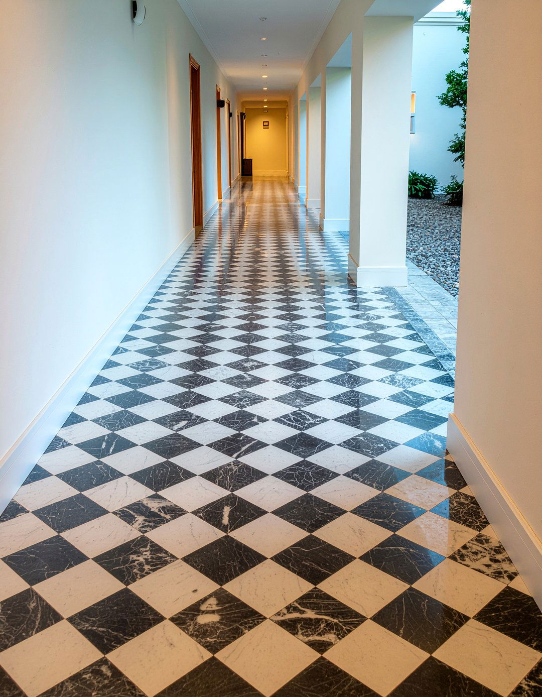 Checkerboard floor tile - 30 bedroom hallway ideas