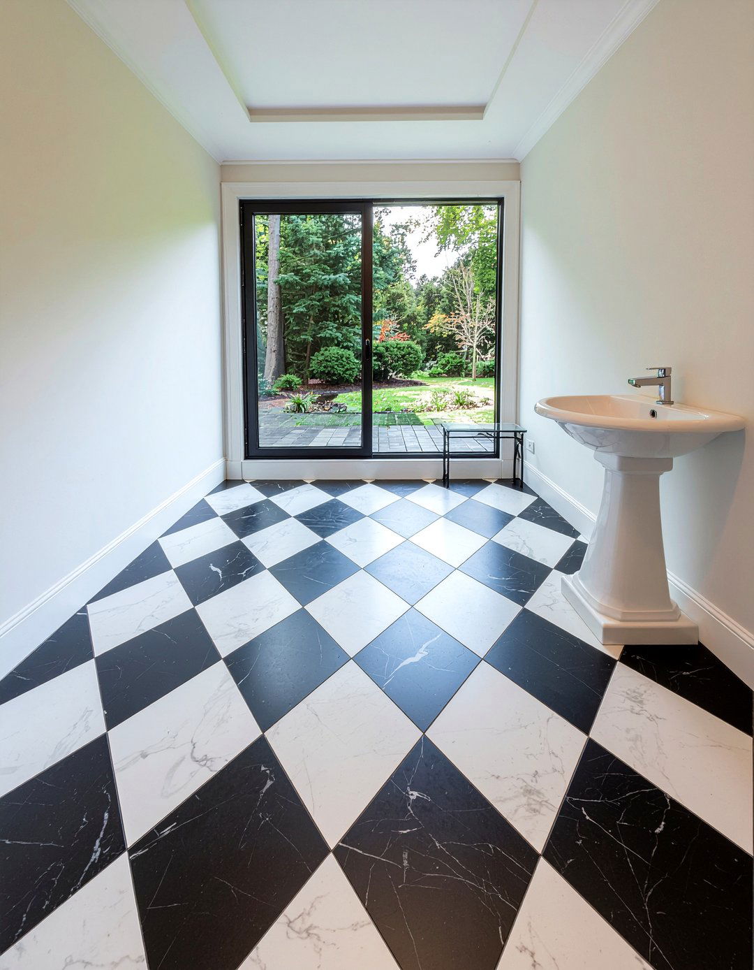Checkerboard floor tiles - 30 Georgian bathroom ideas