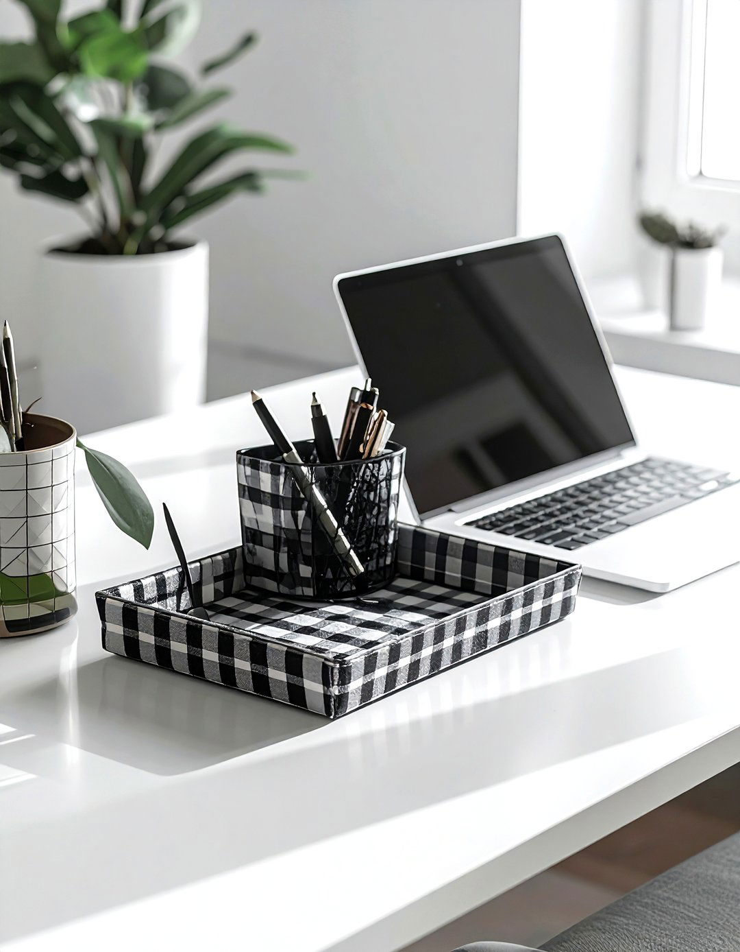 Checkered Desk Accessory - 30 check decor ideas