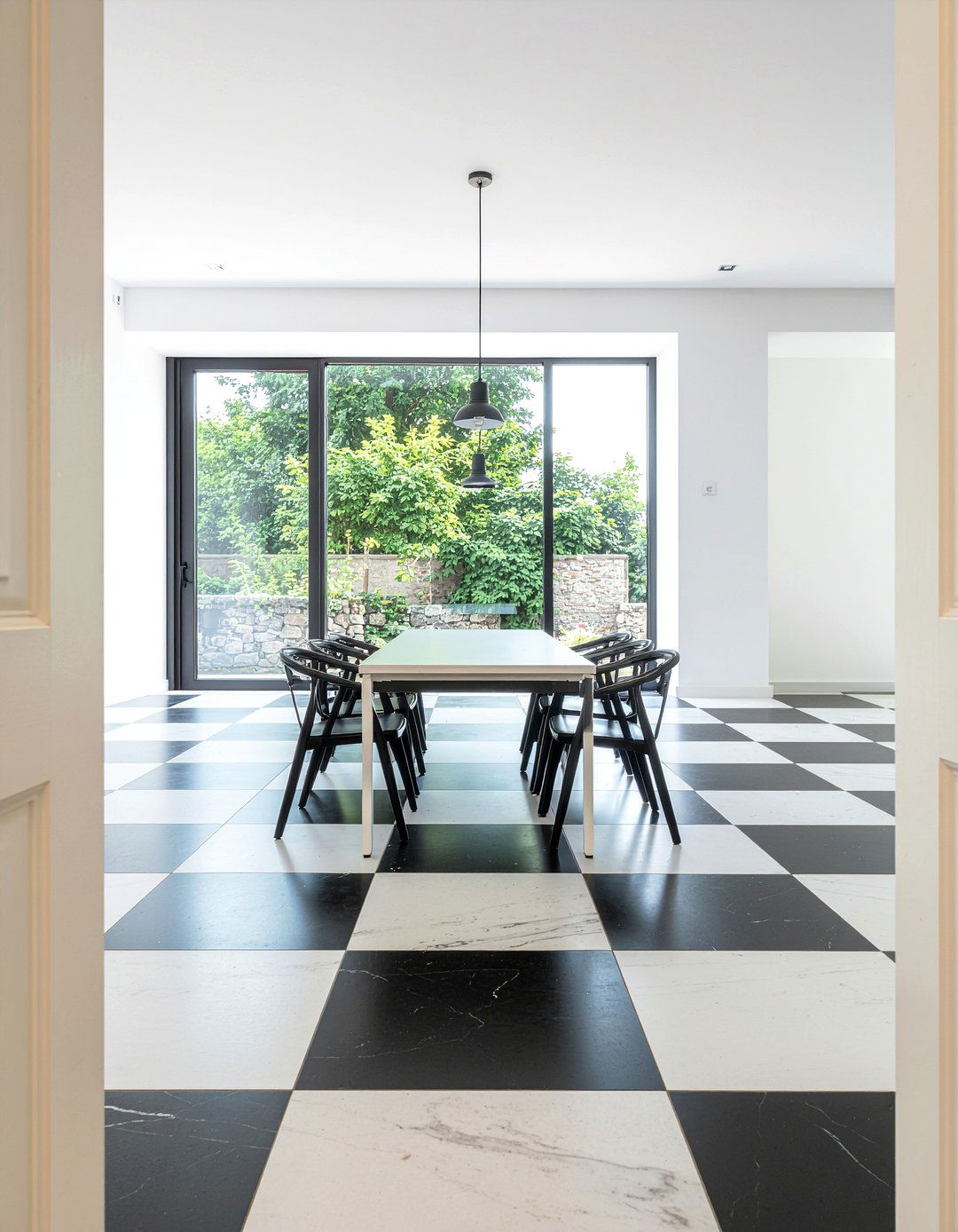 Checkered Floor Dining Room - 30 black and white dining room ideas