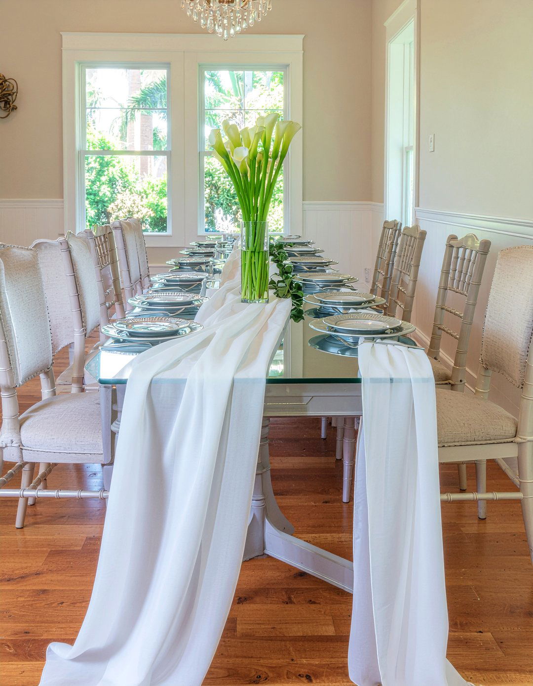 Chiffon Table Runner - 30 runner centerpiece dining ideas