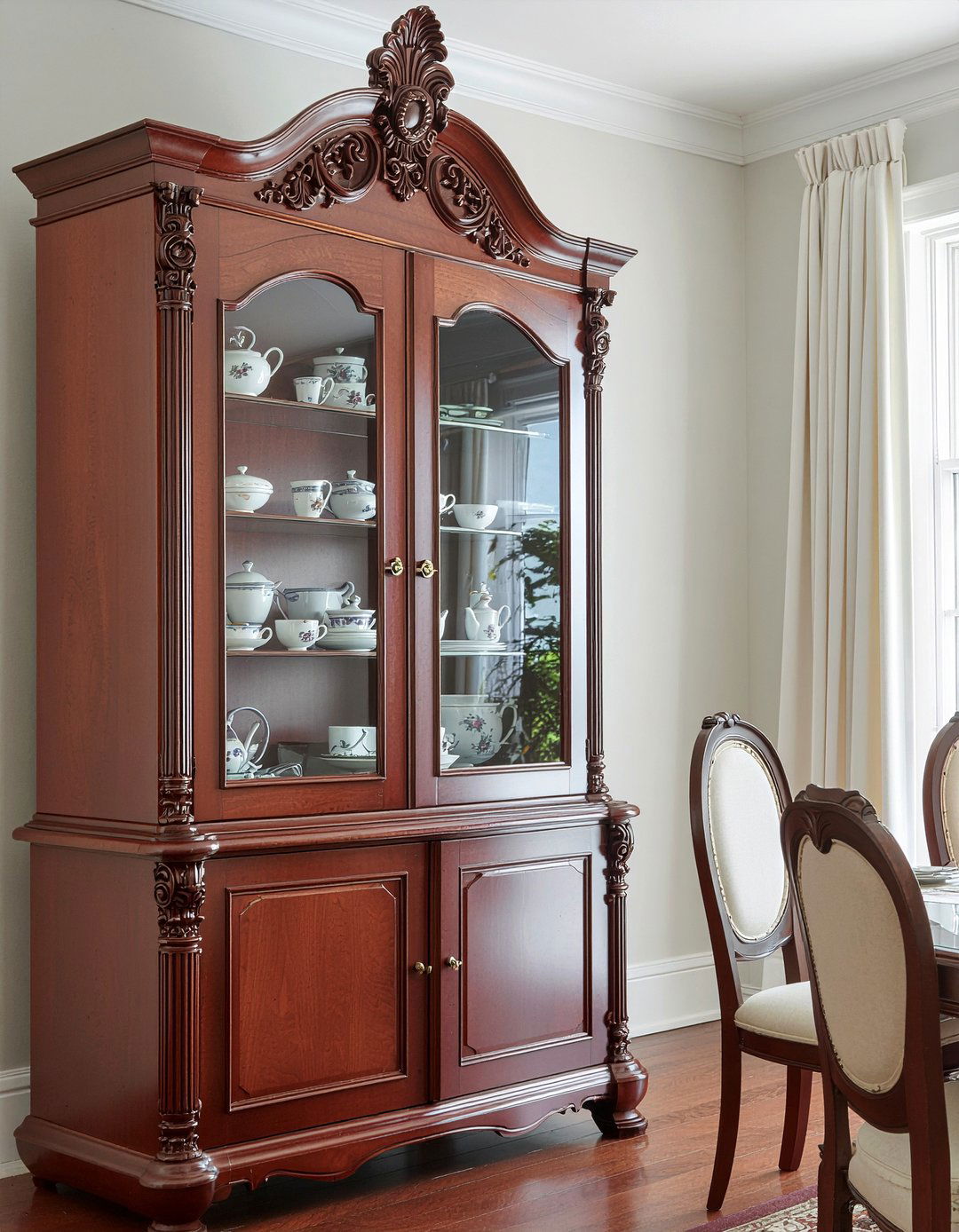 China cabinet - 30 dining room storage ideas