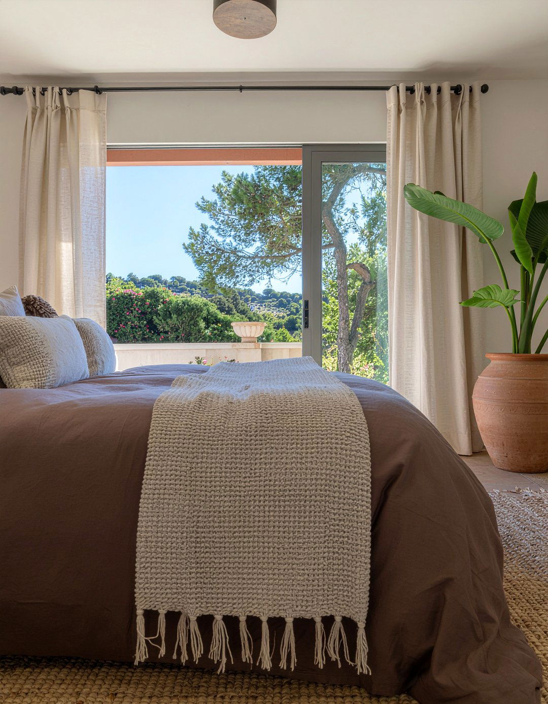 Chocolate And Terracotta Bedroom - 30 chocolate bedroom ideas