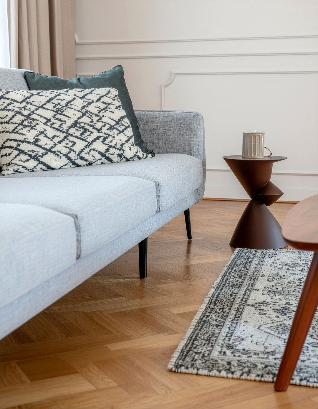 Chocolate Brown Side Table - 30 chocolate living room ideas