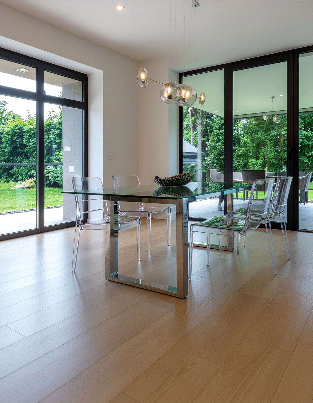 Chrome And Glass Dining Table - 30 retro dining room ideas