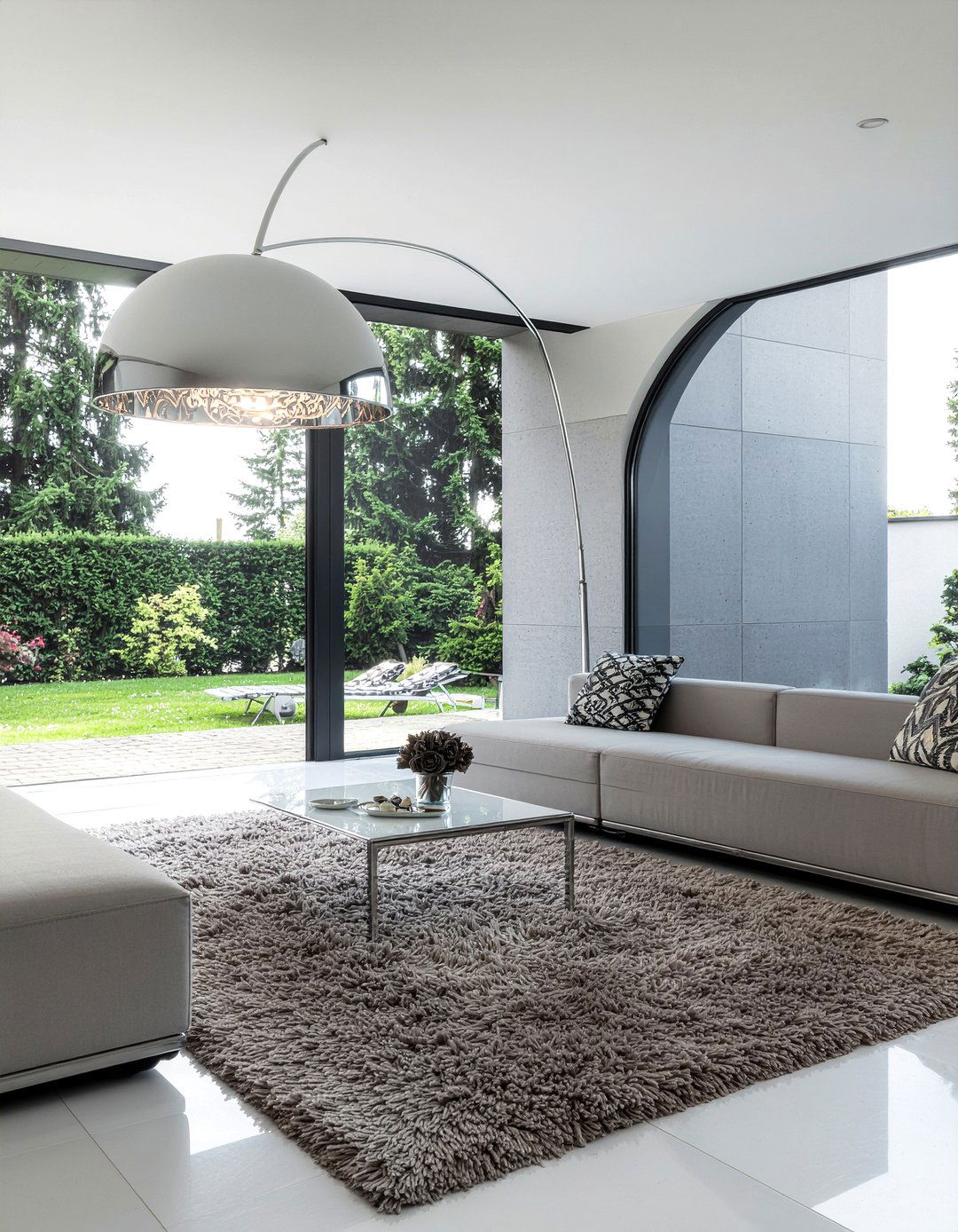 Chrome Floor Lamp - 30 retro living room ideas