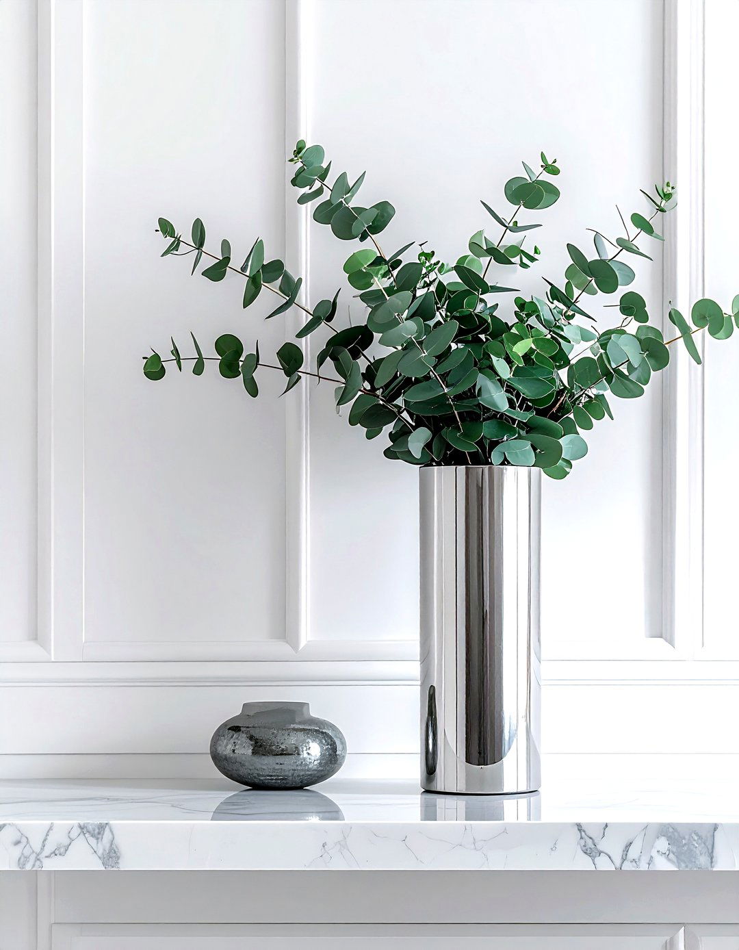 Chrome Flower Vase - 30 chrome decor ideas