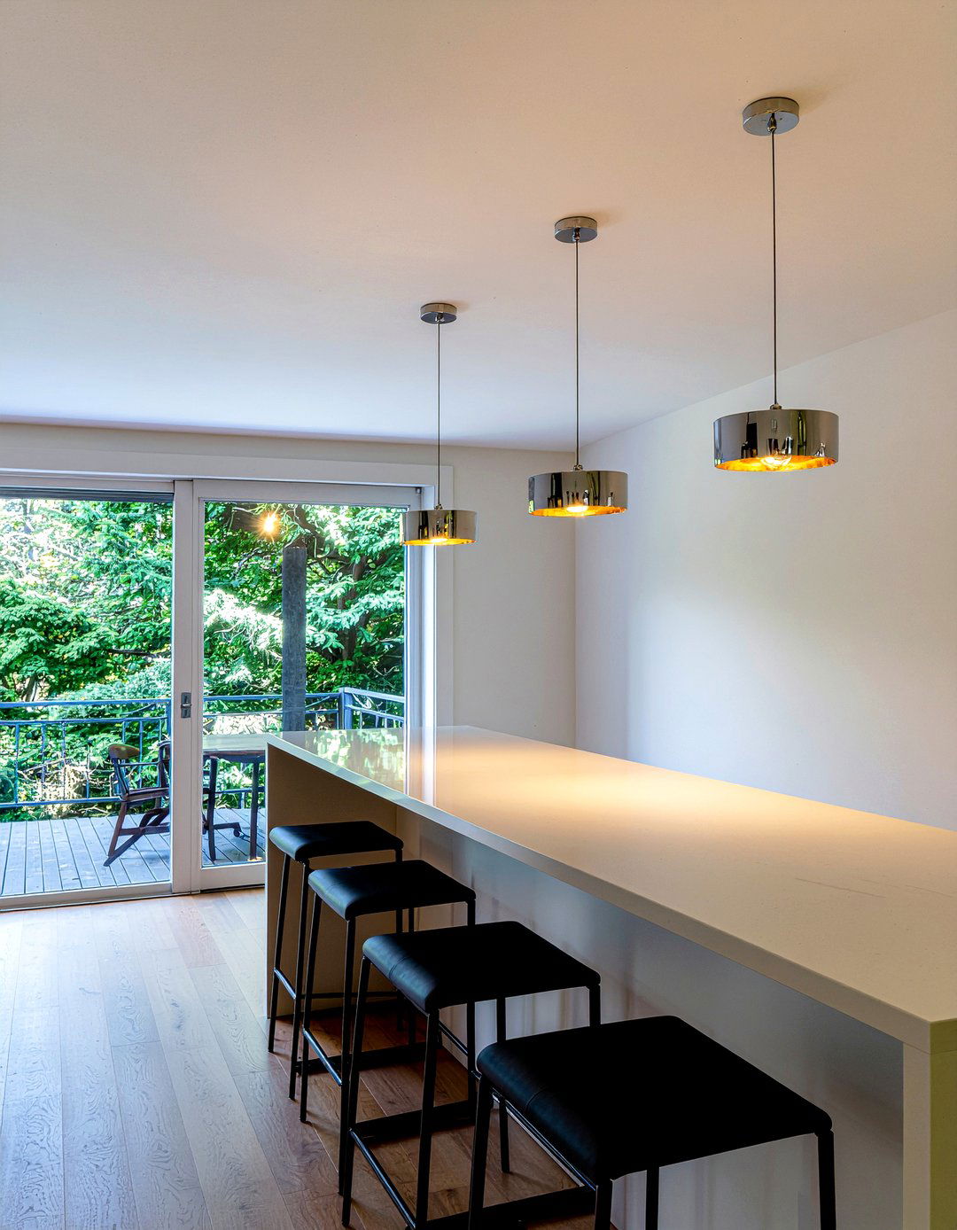 Chrome Pendant Lighting - 30 chrome accent dining room ideas