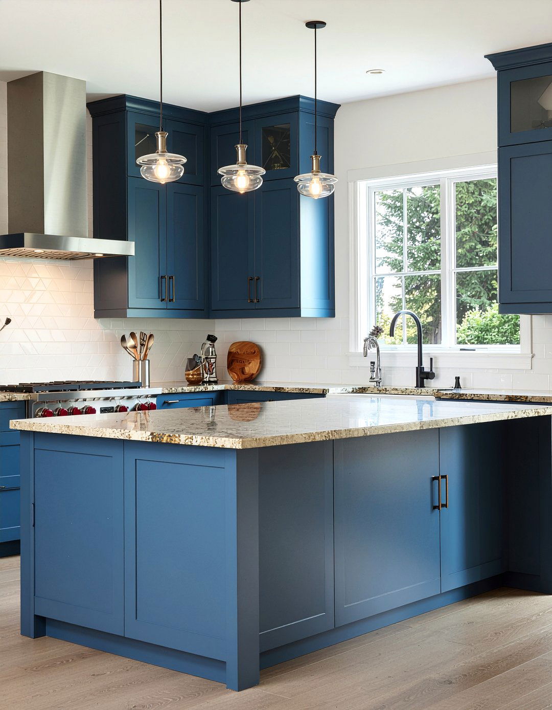 30 Chrome Kitchen Hardware Ideas to Refresh Your Cabinets