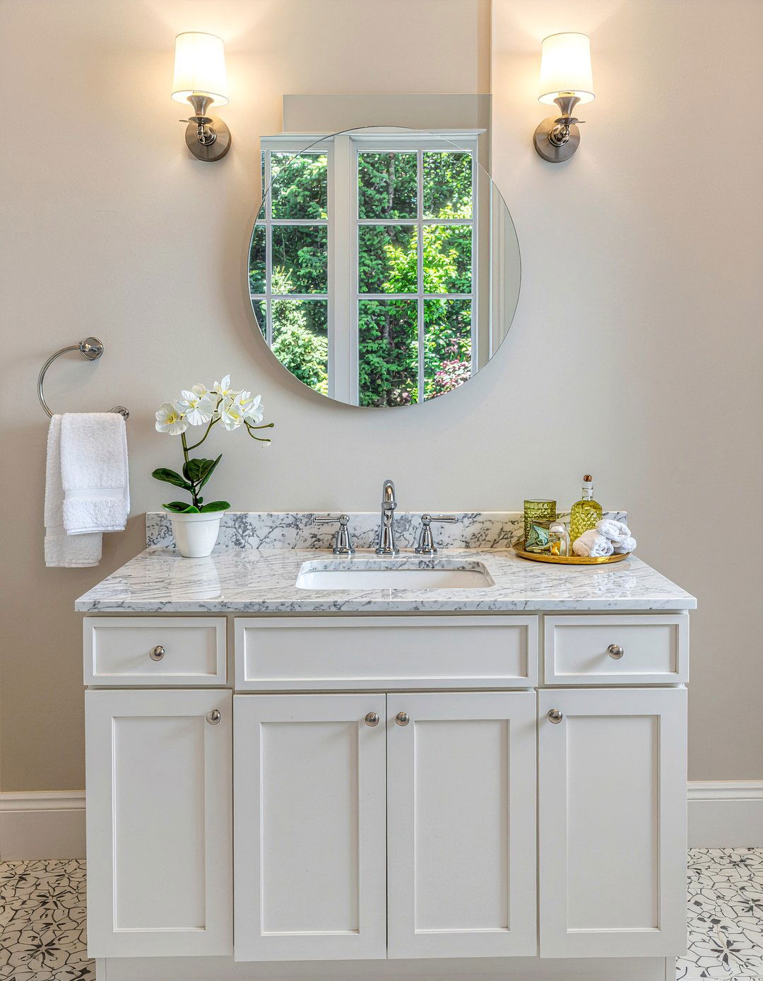 Chrome and nickel - 30 mixed metal bathroom ideas